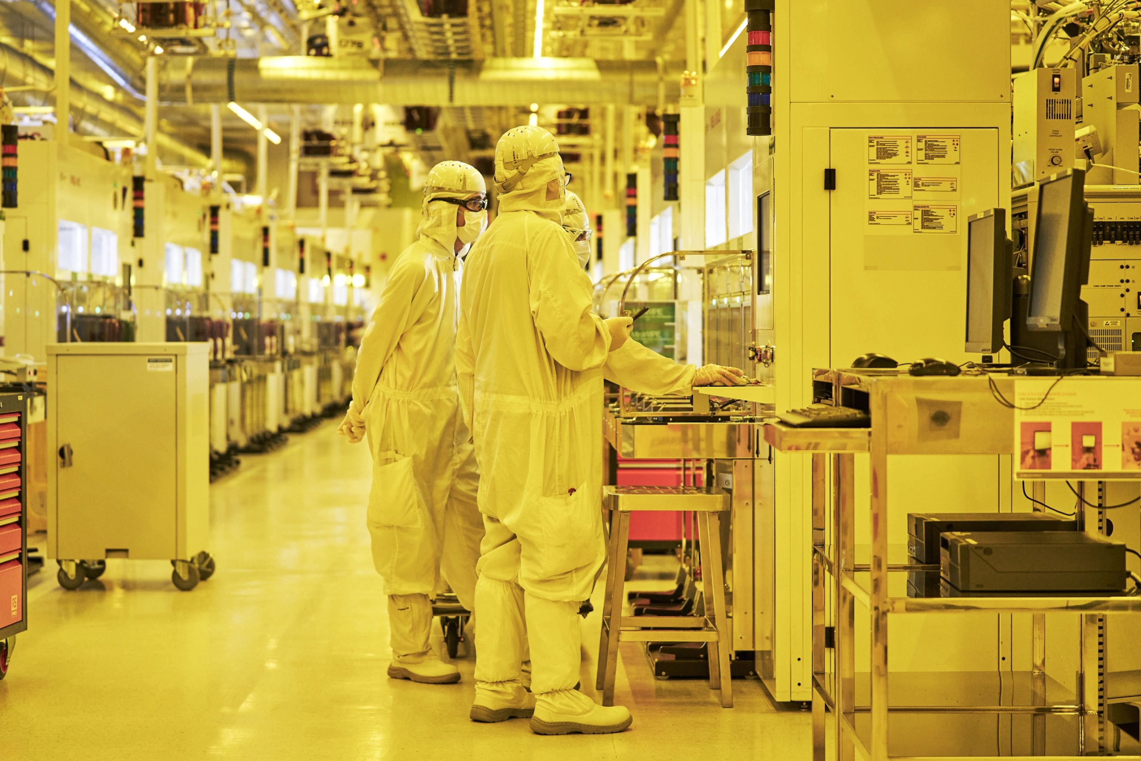 US to tighten curbs on China’s access to advanced chip tech