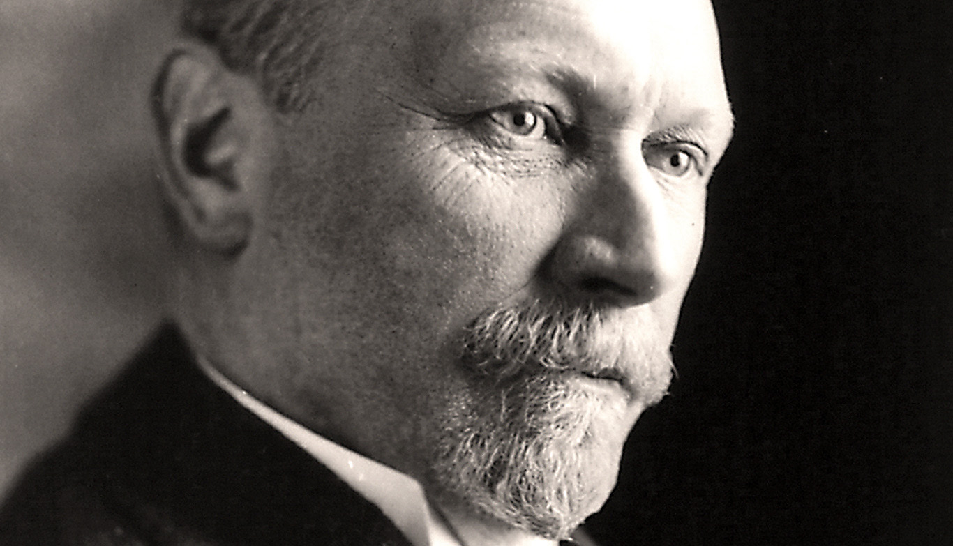 When Jan Smuts sent fighter planes to bomb, machine-gun peasant stock farmers