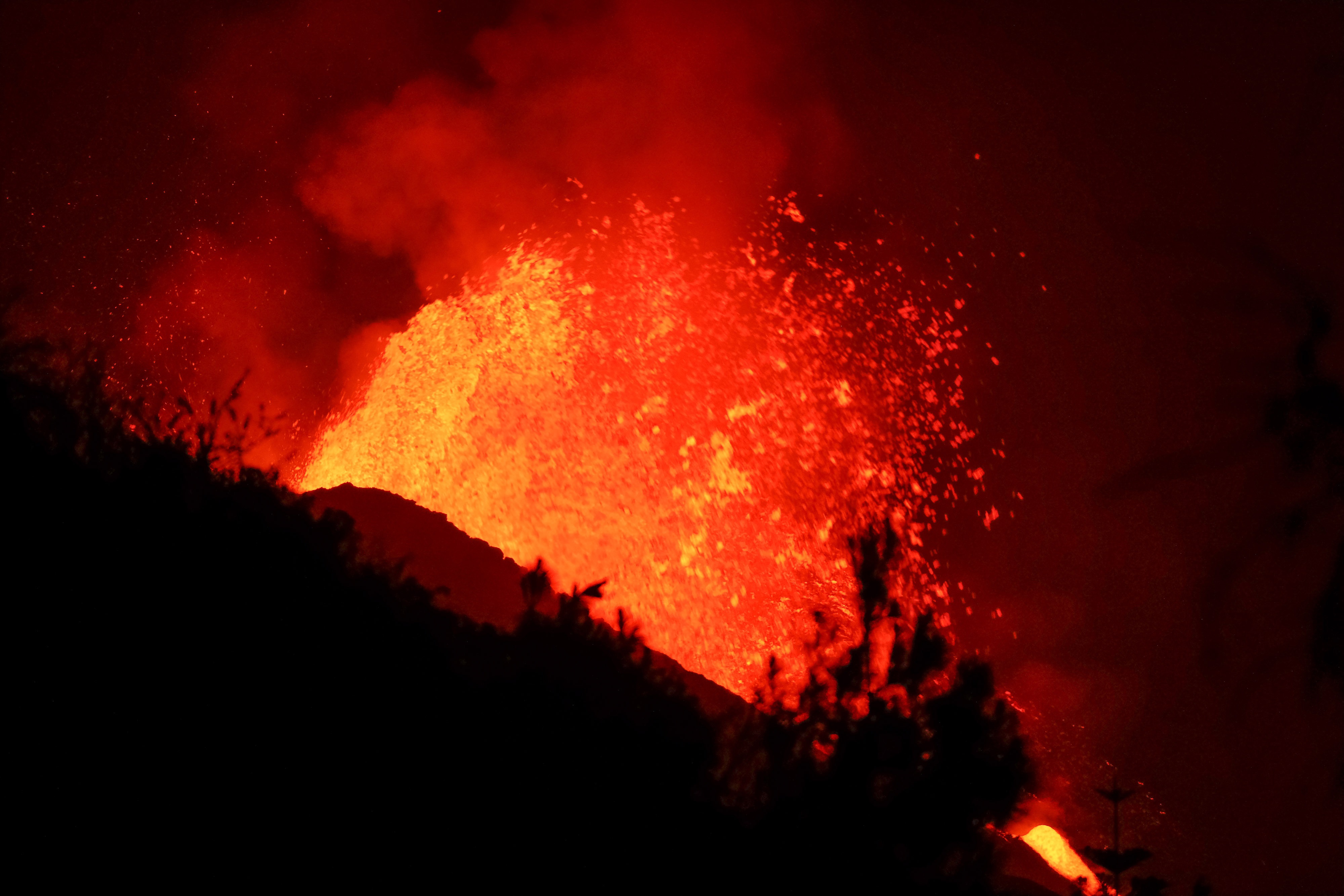 Lava from the Cumbre Vieja volcano reaches the Atlantic Ocean