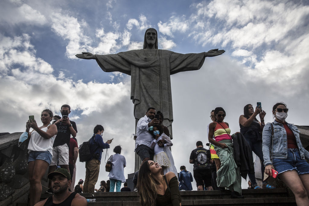 Tourists Gather For 90th Anniversary Of Christ The Redeemer Statue