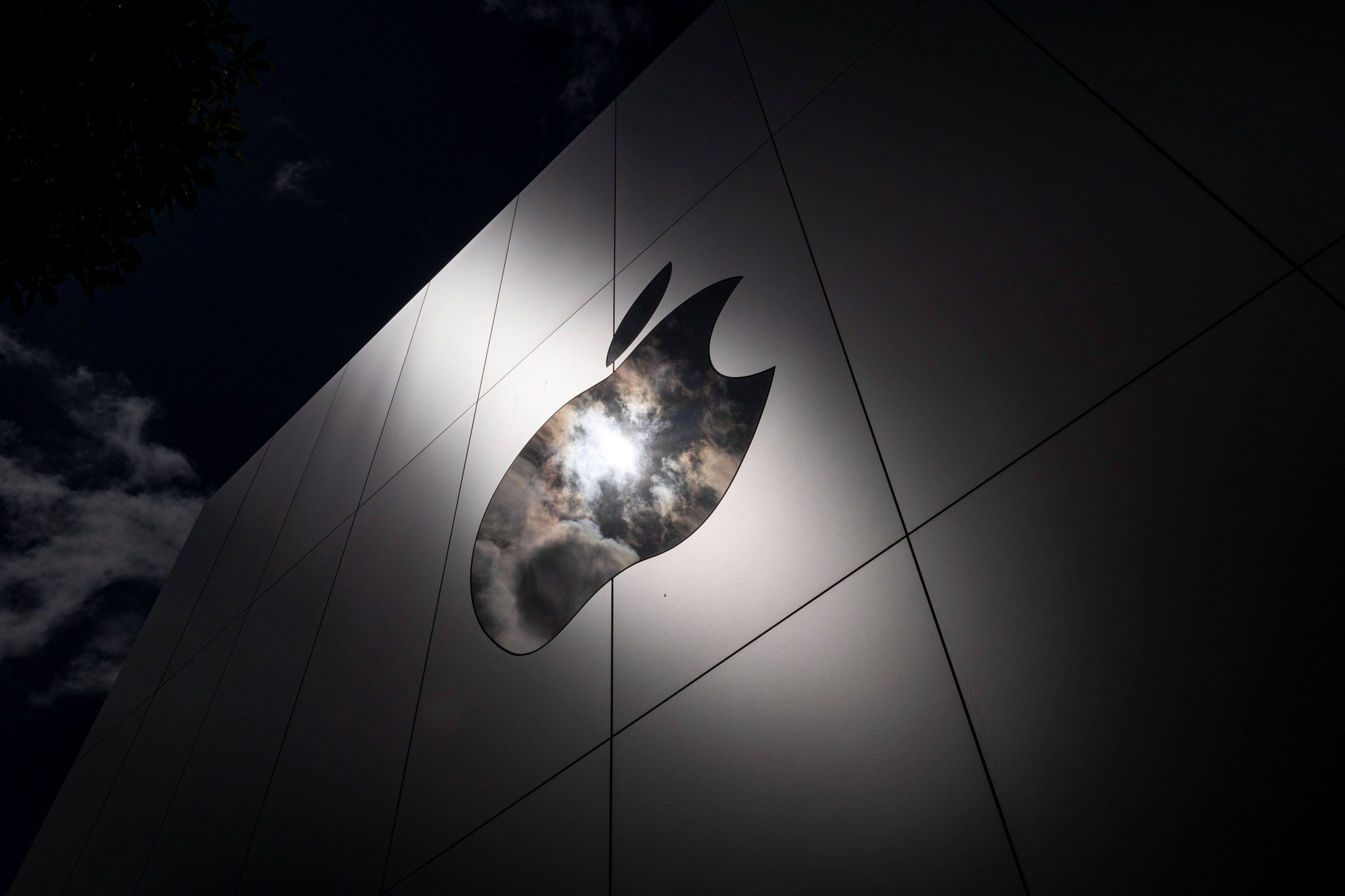 Apple Ups U.S. Investments Over Five Years To $430 Billion