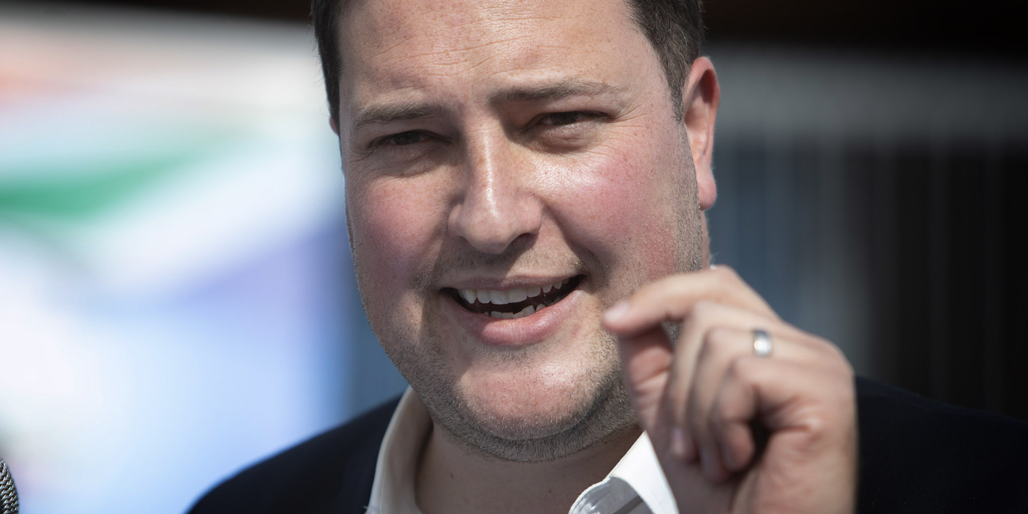 DA’s Geordin Hill-Lewis takes over Cape Town’s mayoral chain — and inherits party political spat over policing