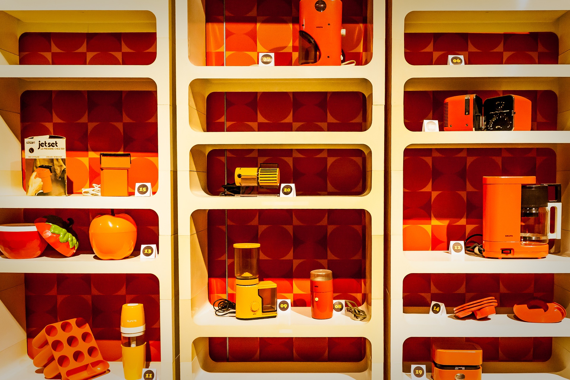 The weird and ghostly light in the dining room