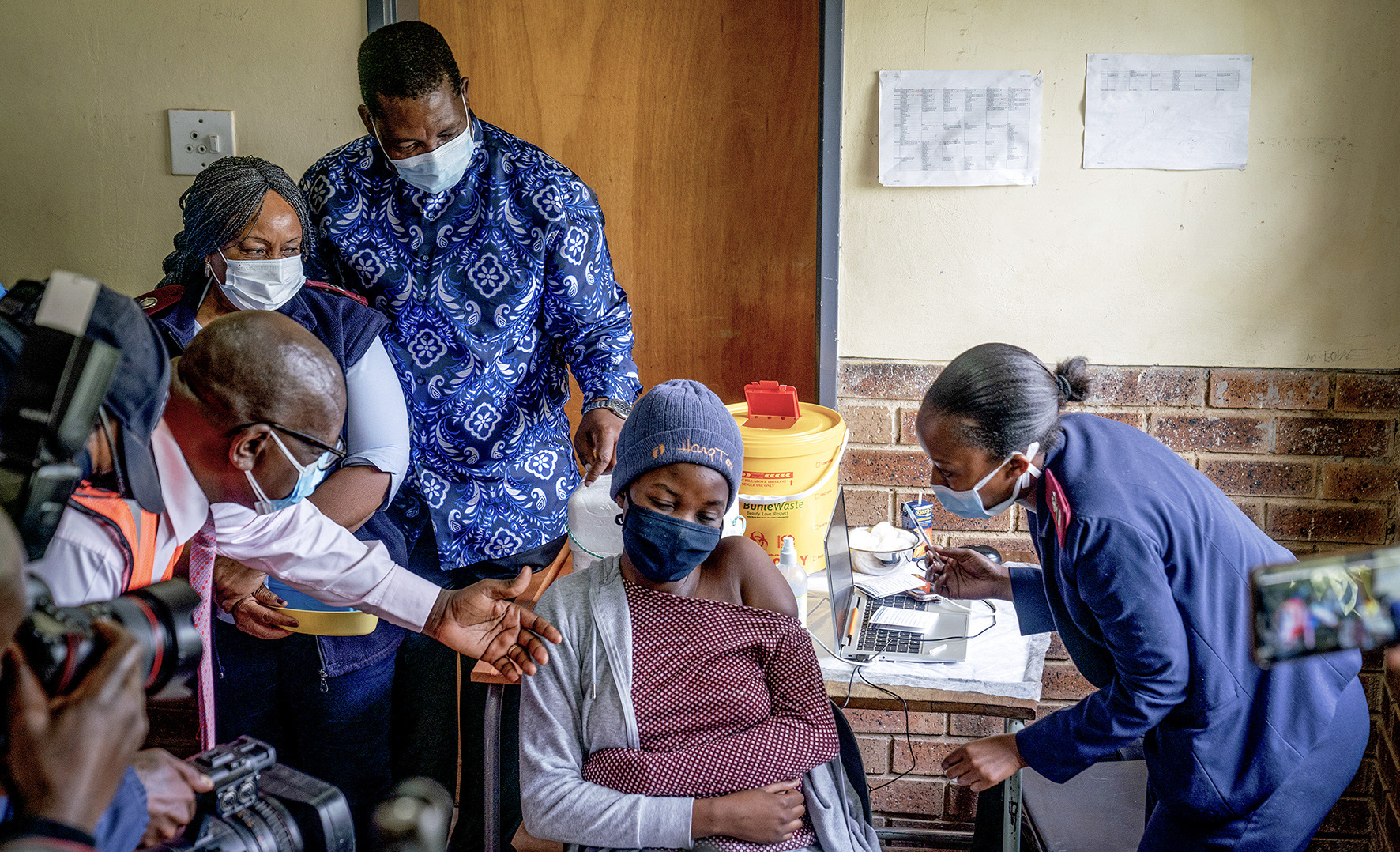 Gauteng Omicron cases rise at a rate ‘not seen before’, province ramps up vaccine rollout at schools