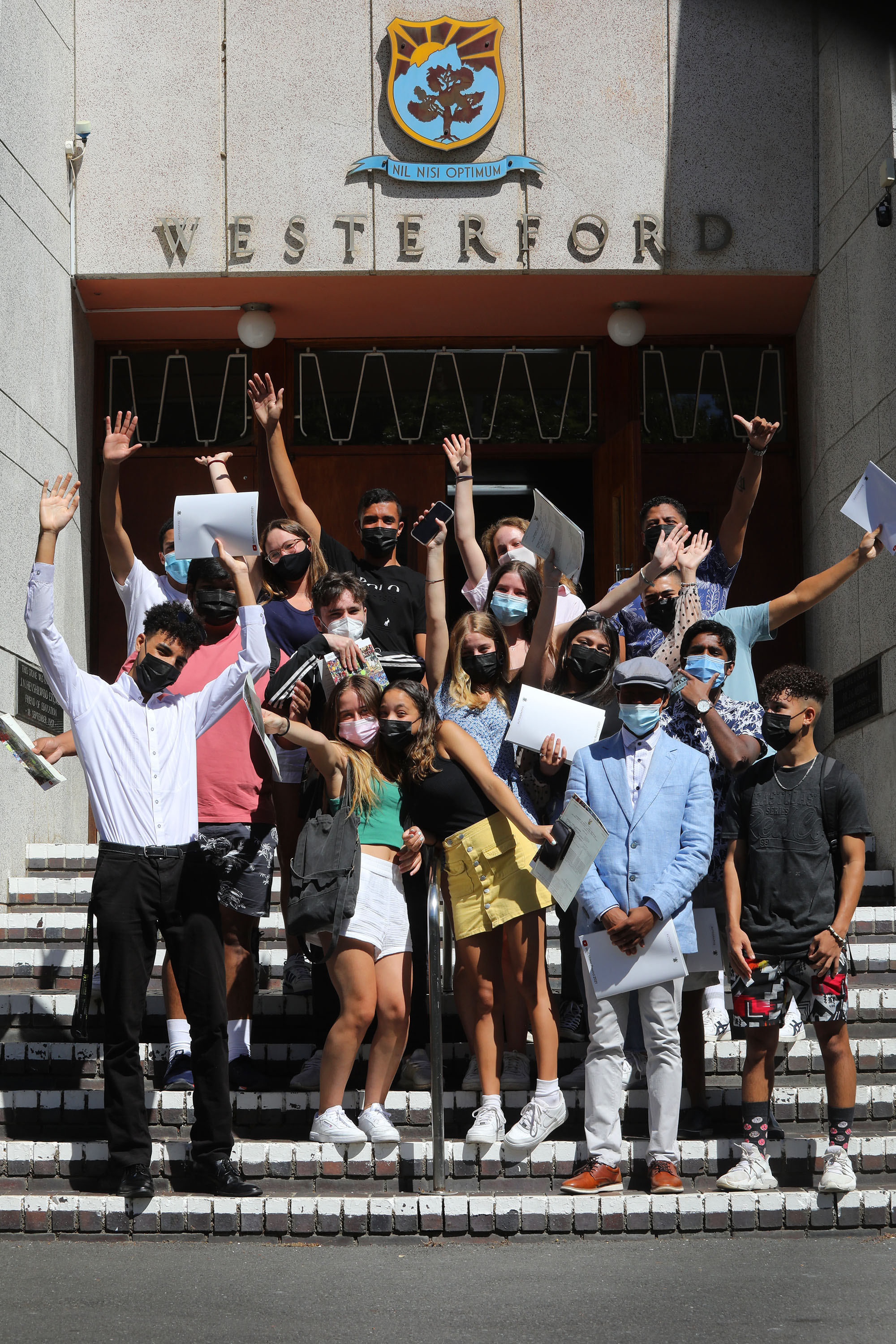 Western Cape: Moderate pass rate increase lauded but support called for in ailing Metro East  district