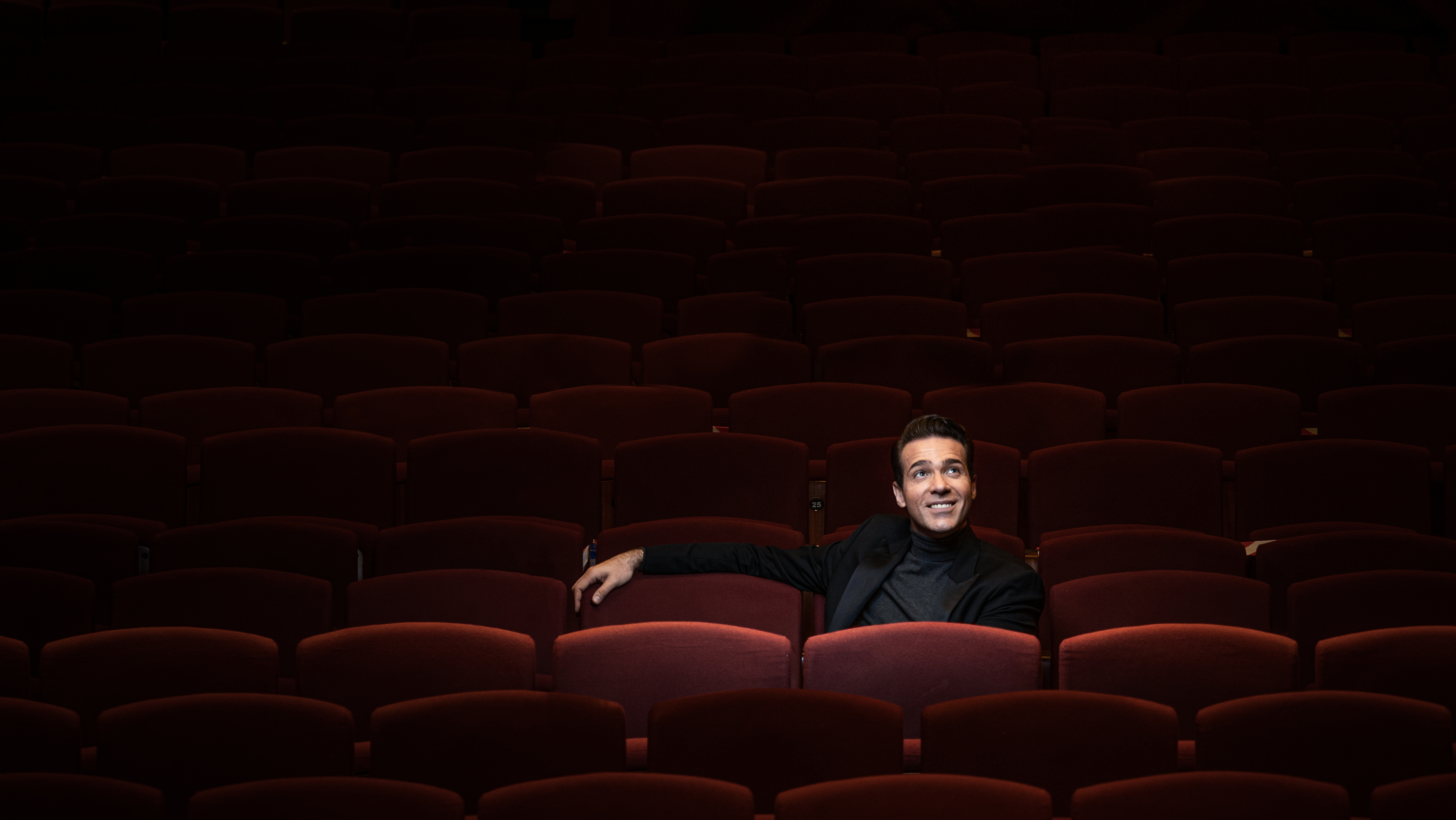 ‘Not a high-brow show’ says Jonathan Roxmouth about ‘Back In Lights, A Musical Return’