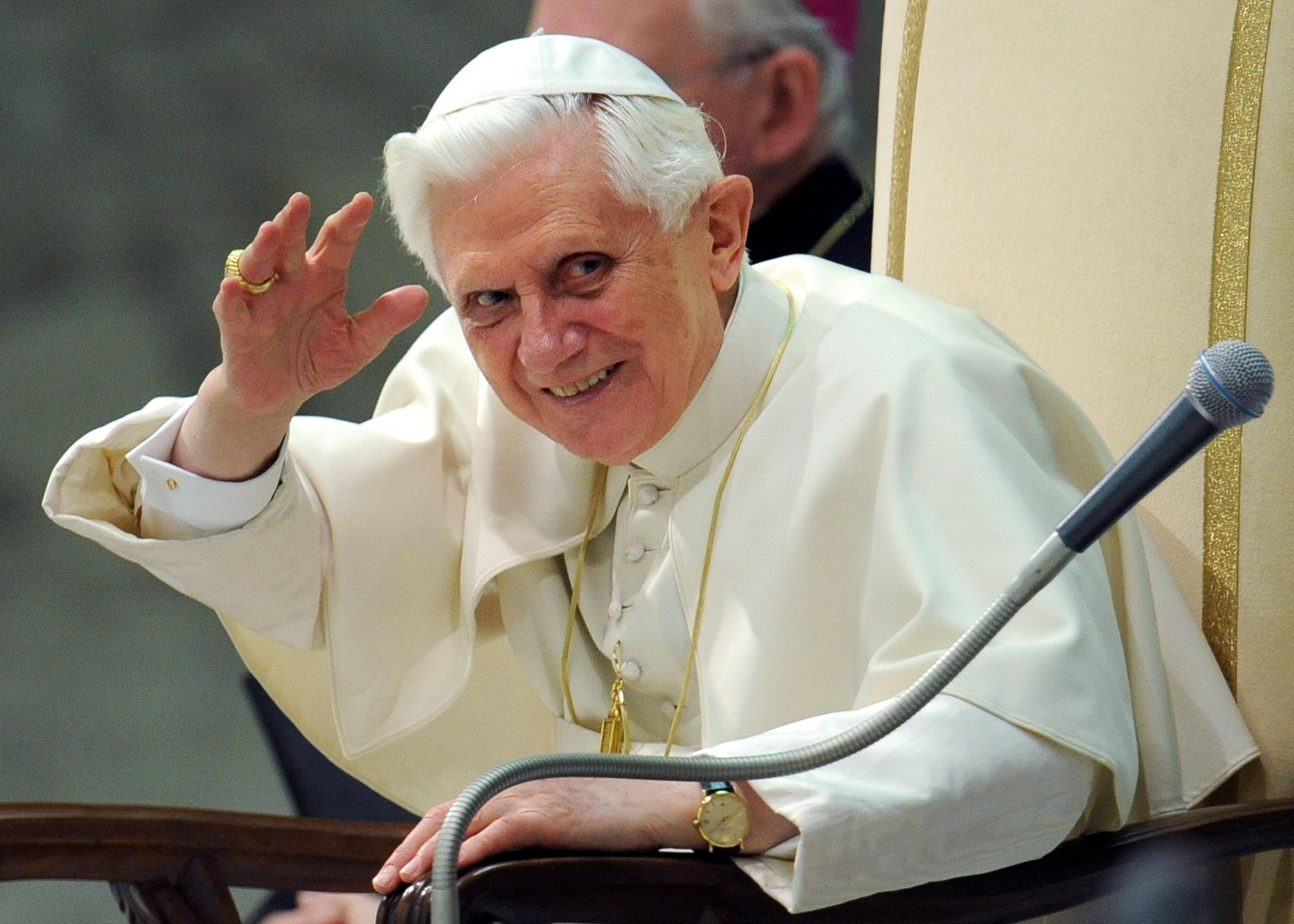 German media: former Pope Benedict XVI is seriously ill