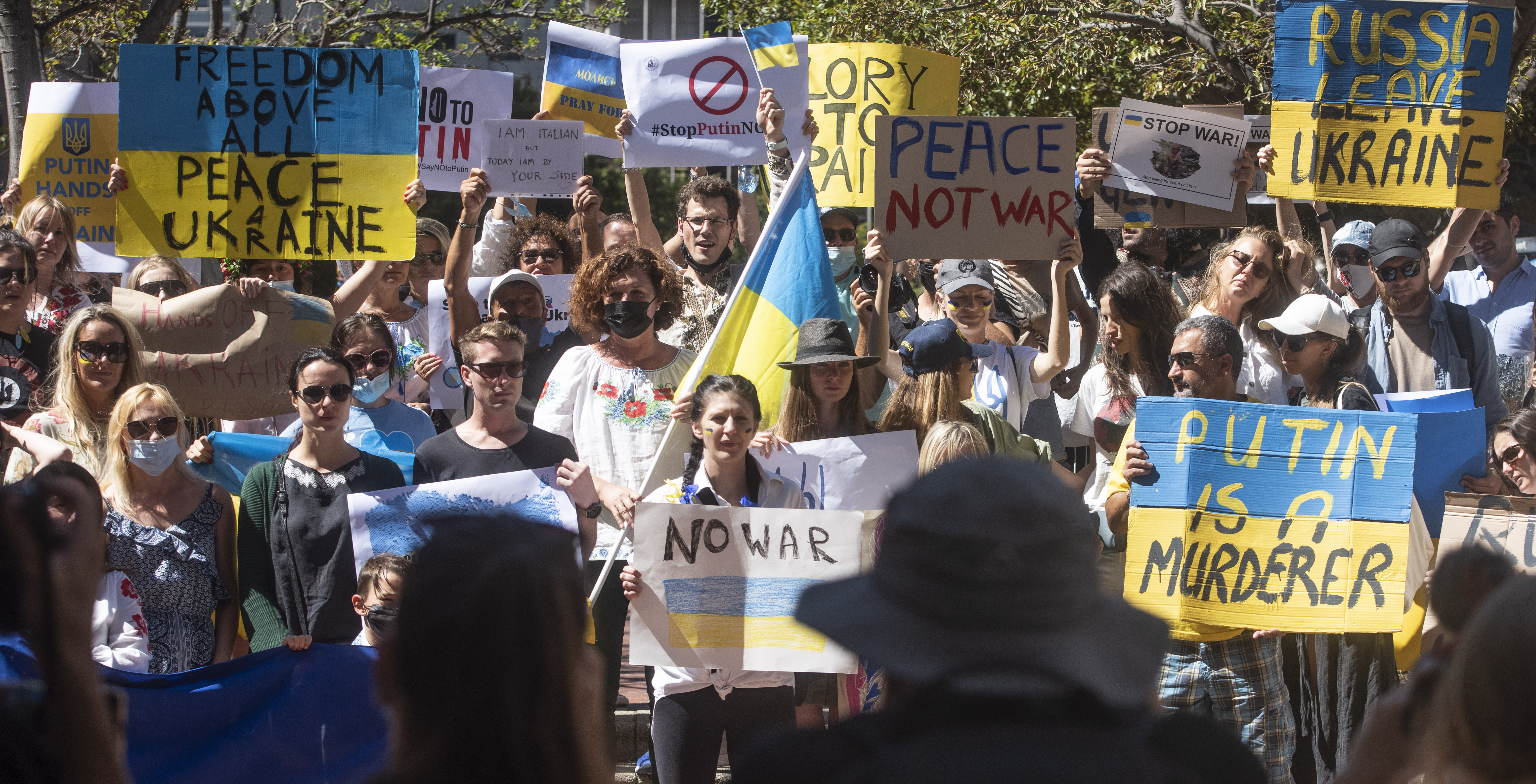Pro-Ukraine protest in Cape Town calls for an end to Putin’s putsch