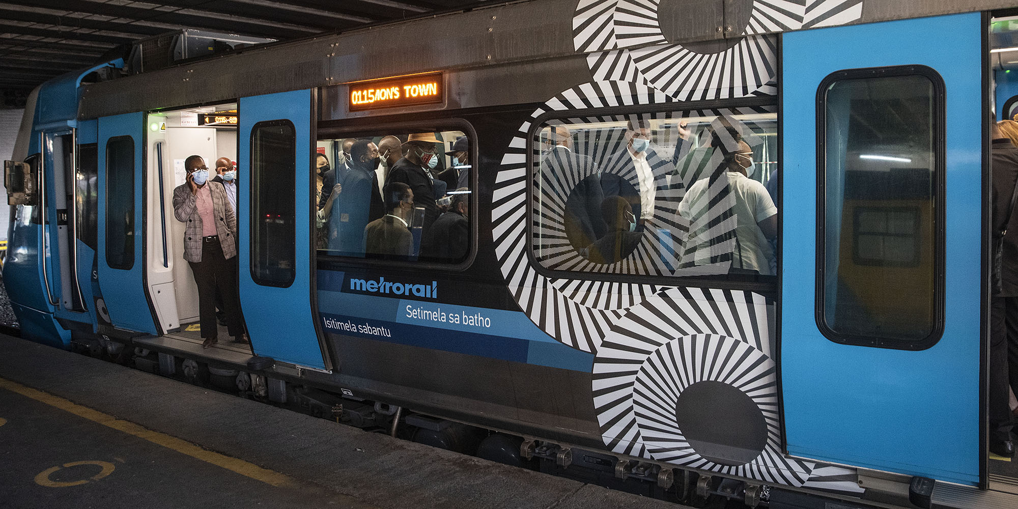 All Western Cape trains come to a screeching halt as vandals and load shedding hit substation