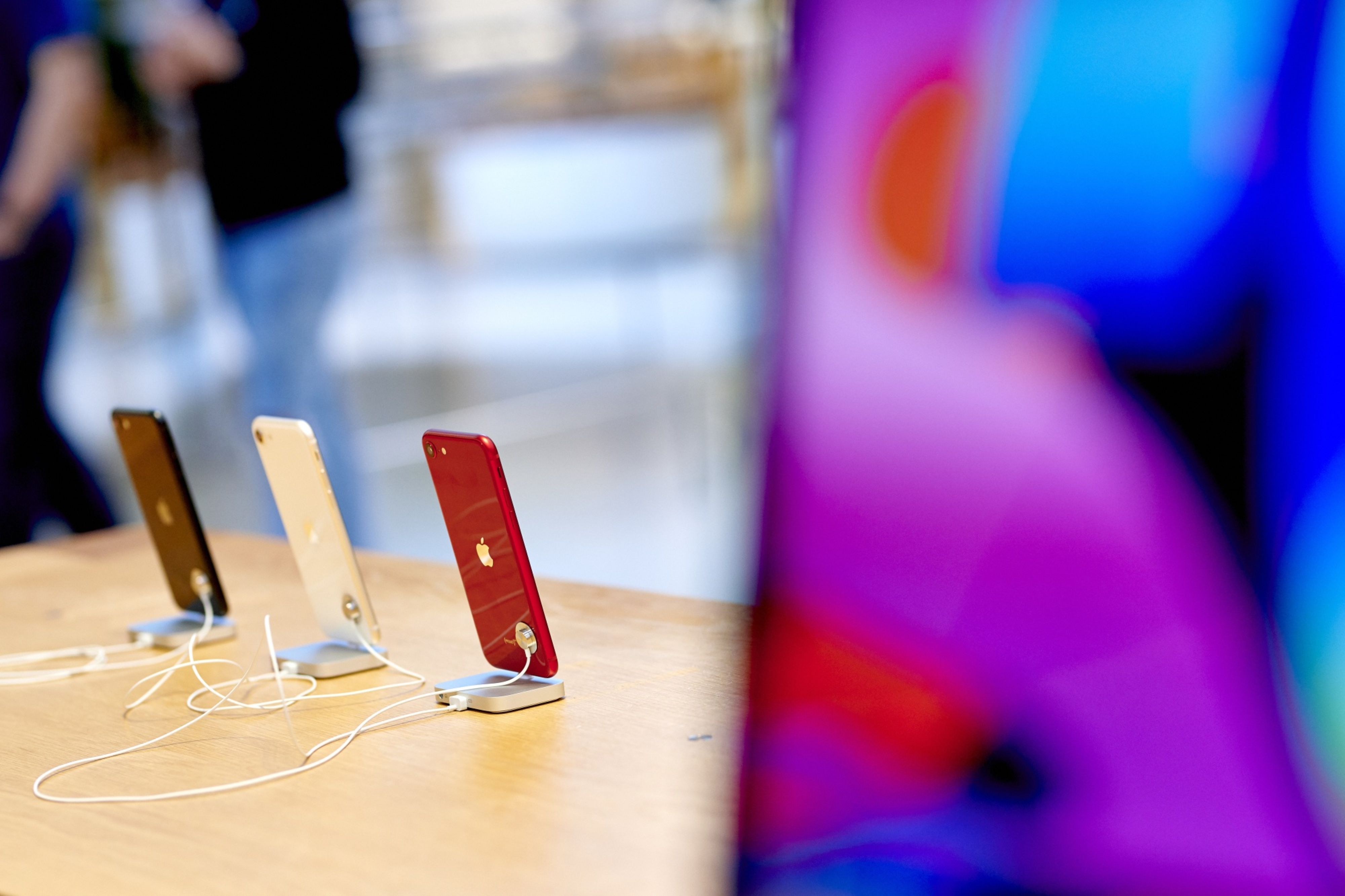 Apple iPhone SE 3 And iPad Air 5 Go On Sale In Store