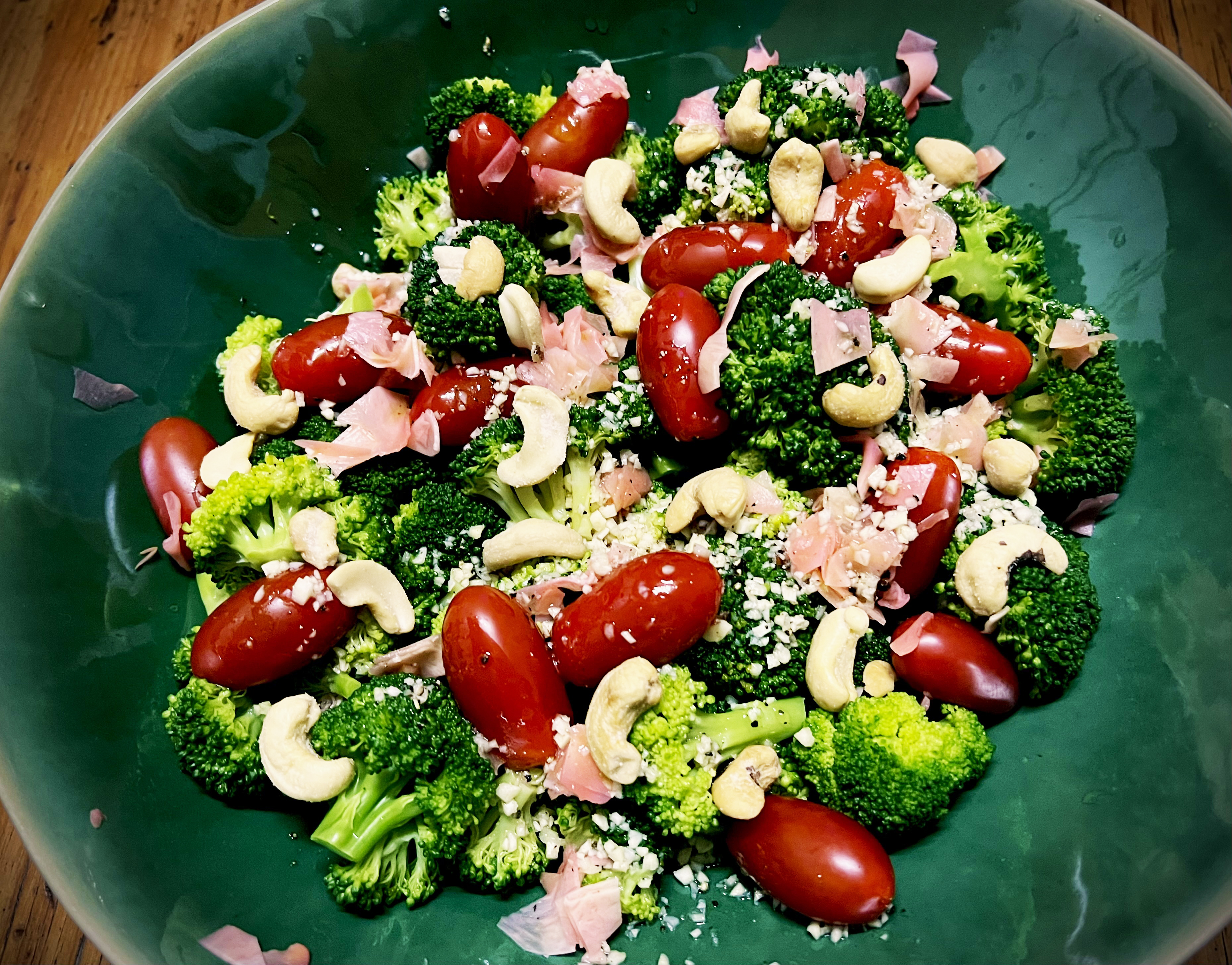 Broccoli salad with cashews and pickled ginger