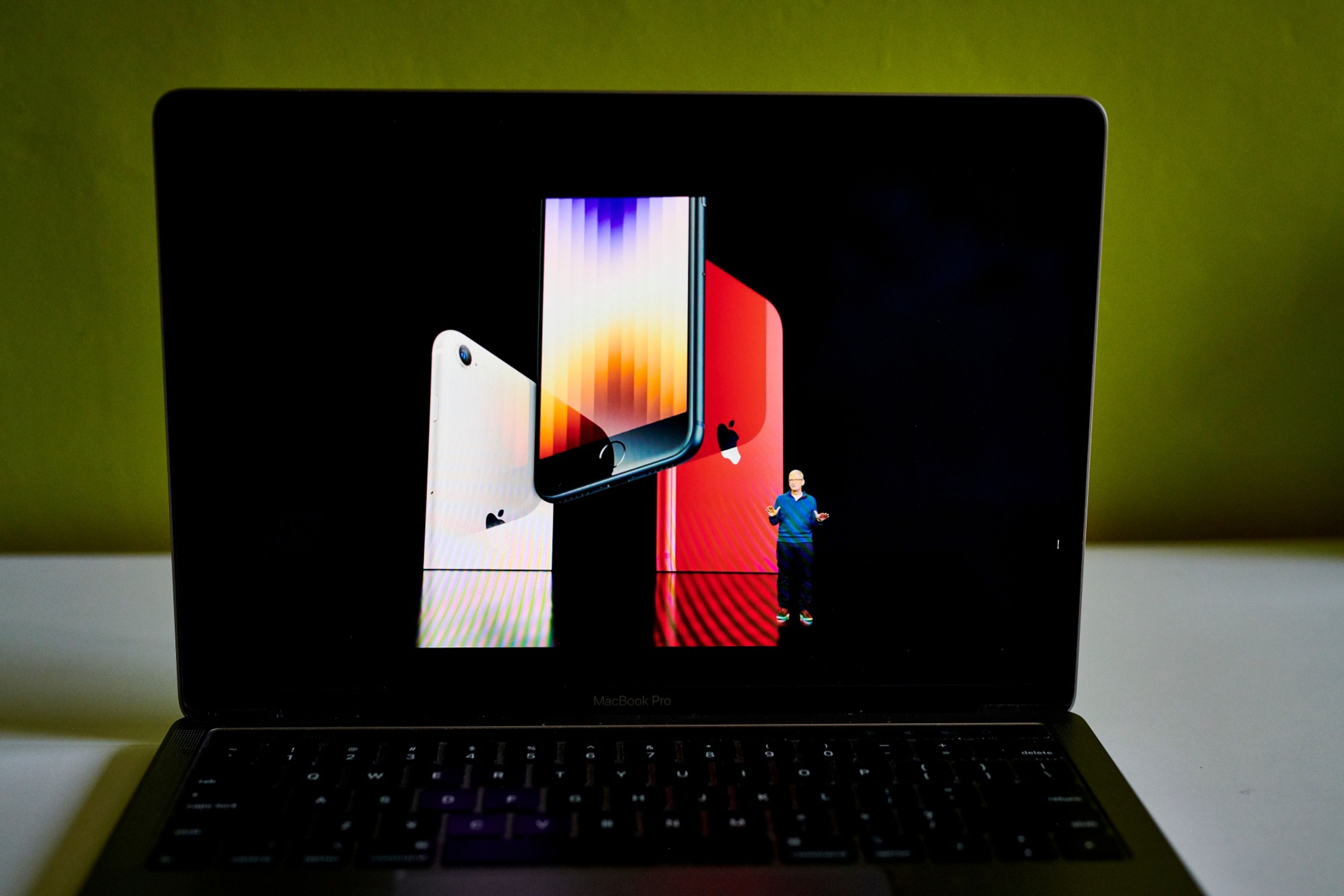 Apple Unveils New iPad Air, iPhone SE and Desktop Mac