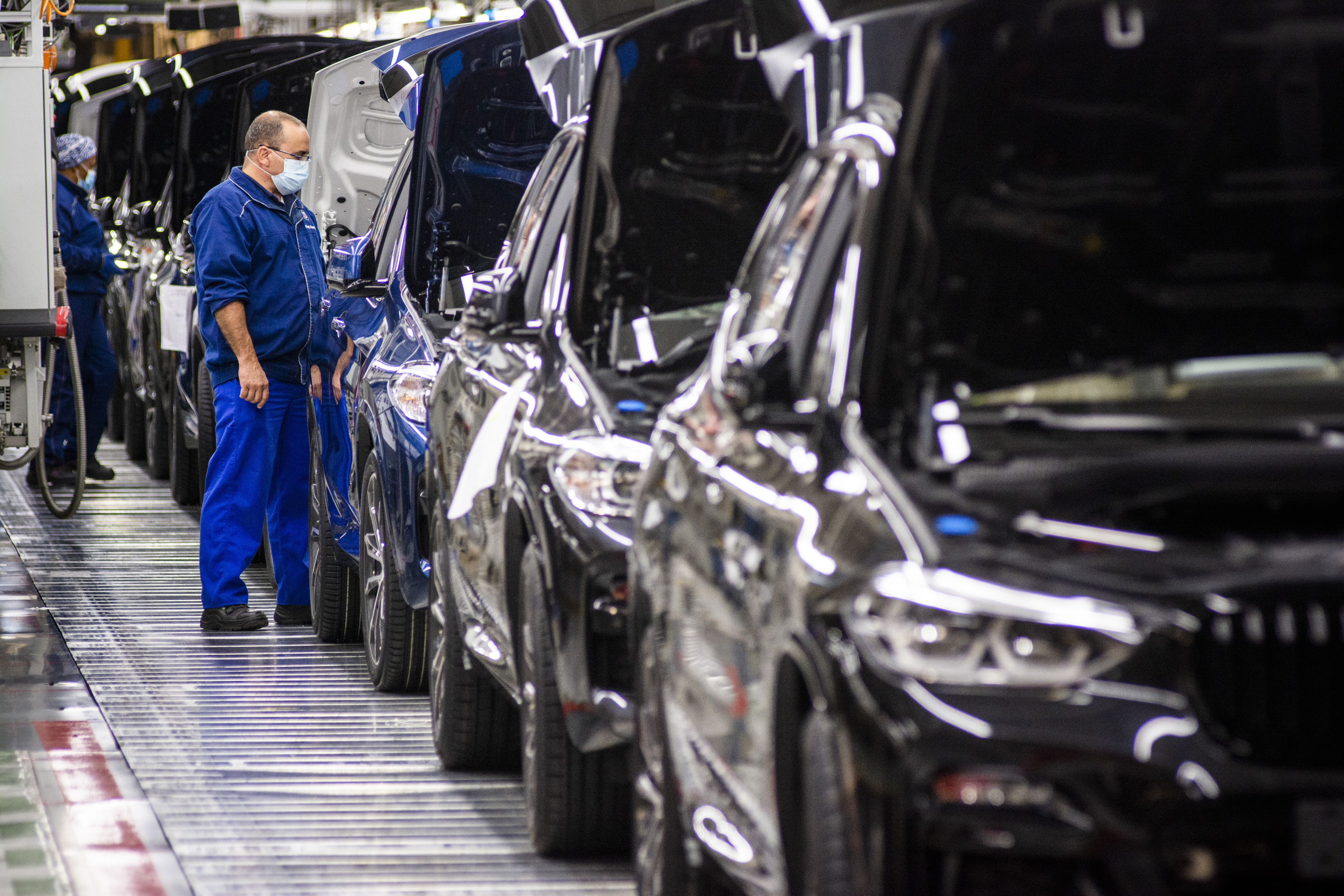 South African motor industry shifts gears — new car sales and exports rise in February