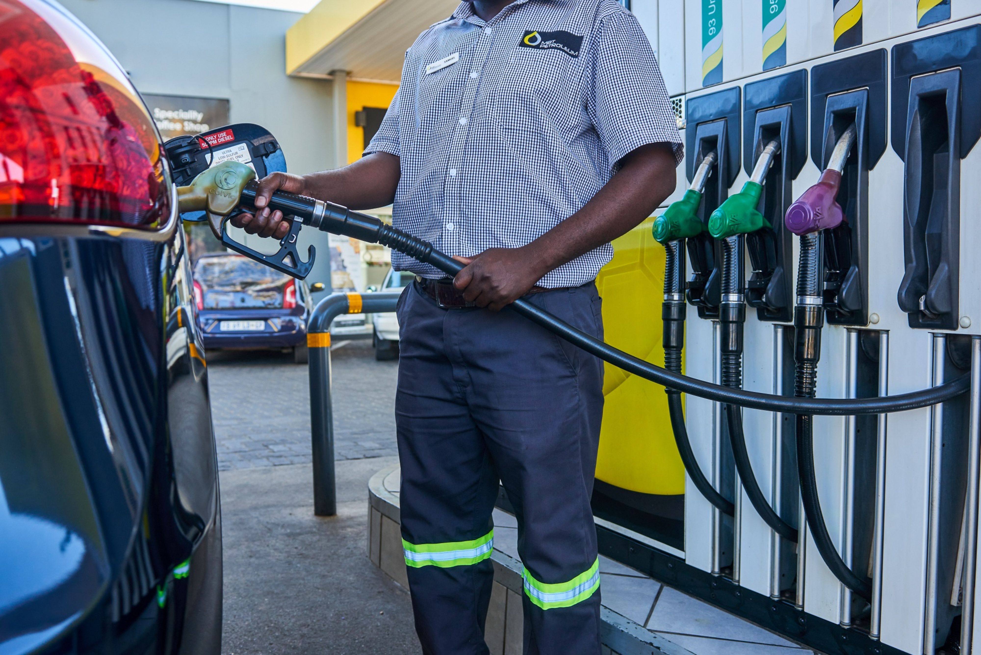 South Africa Weighs Fuel-Price Cap, Rationing, to Cut Costs