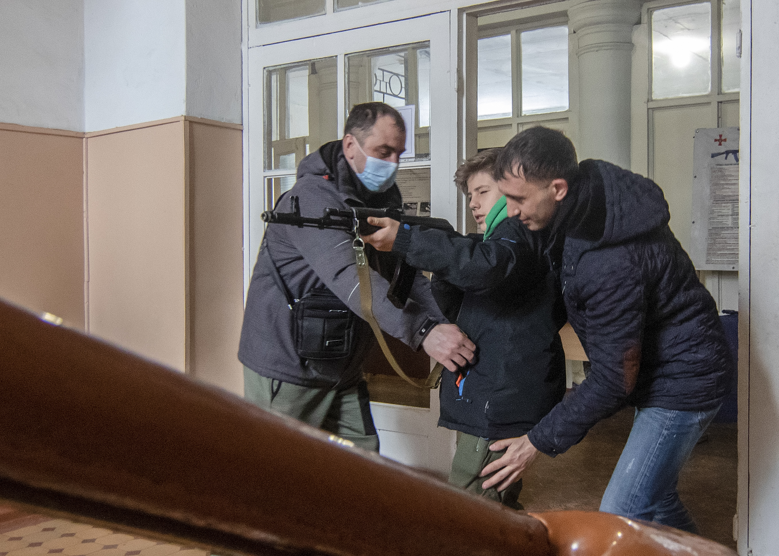 Ukrainian Territorial Defense reservists conduct military exercise in Mariupol