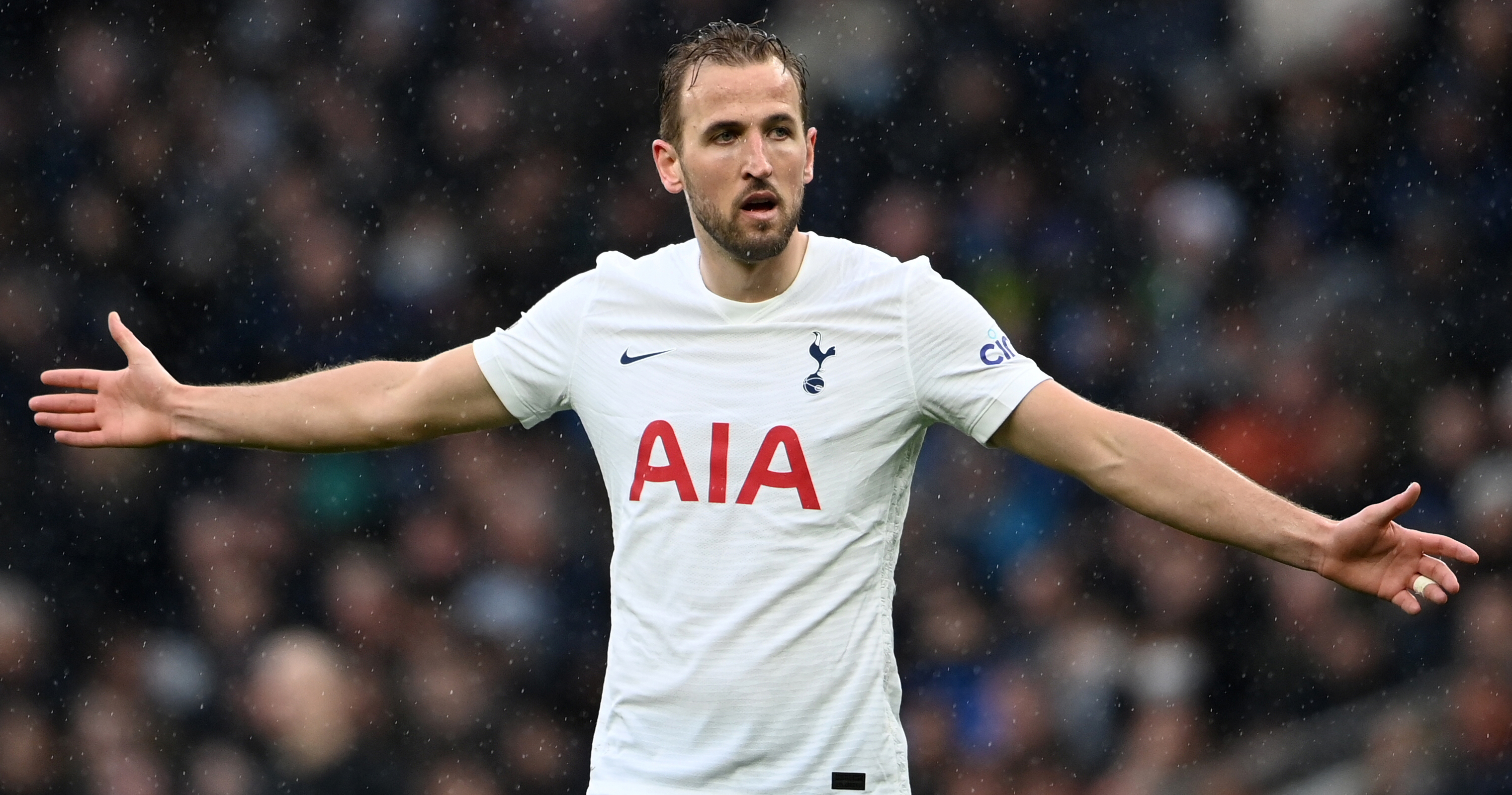 Kane double fires Tottenham to vital win over Arsenal
