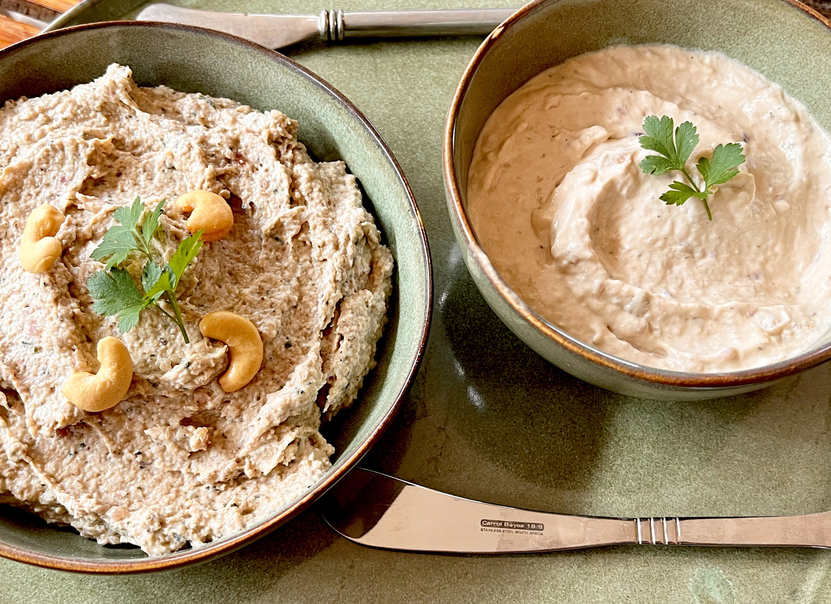 The pitter-pâté of friendly feet