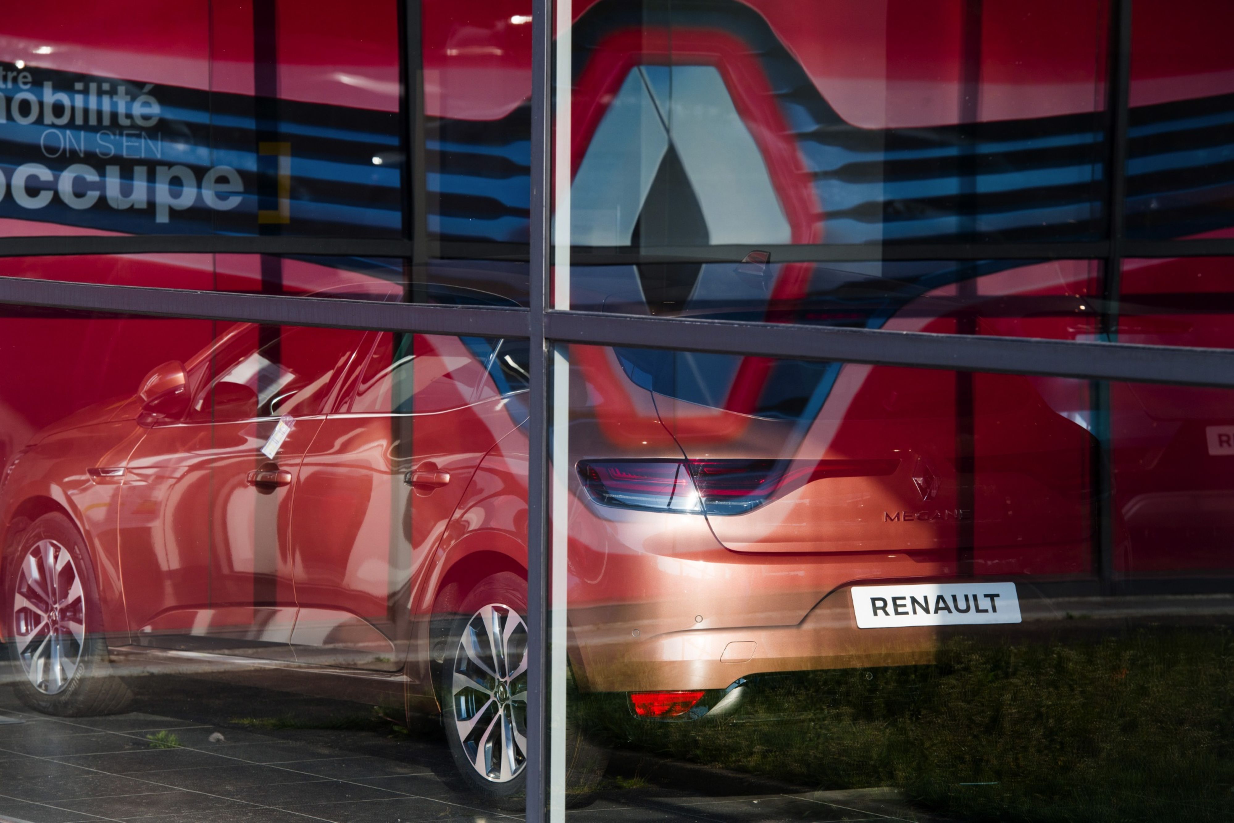 Renault Chief to Meet Nissan in Japan as Woes Cloud Alliance