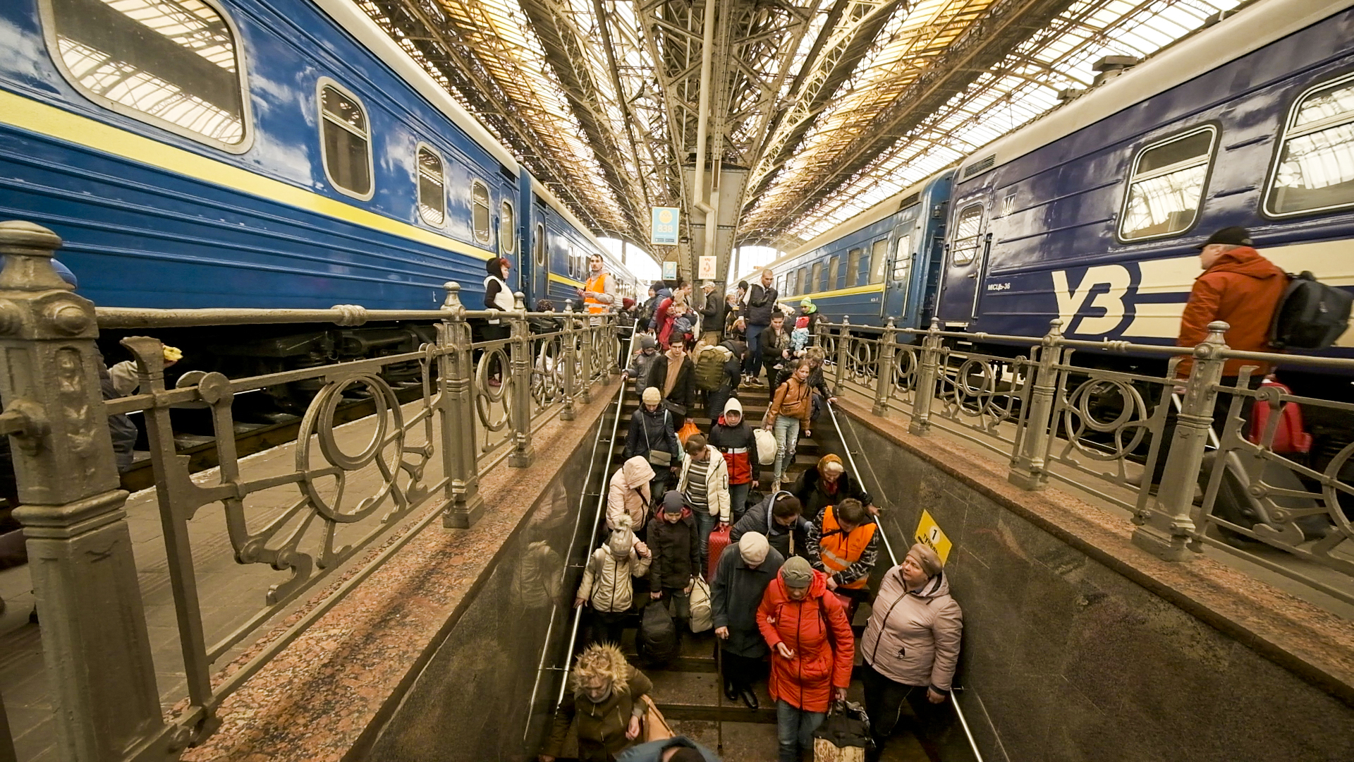 Refugees flood into Lviv from Kherson, 4m out of Ukraine, 10m in all