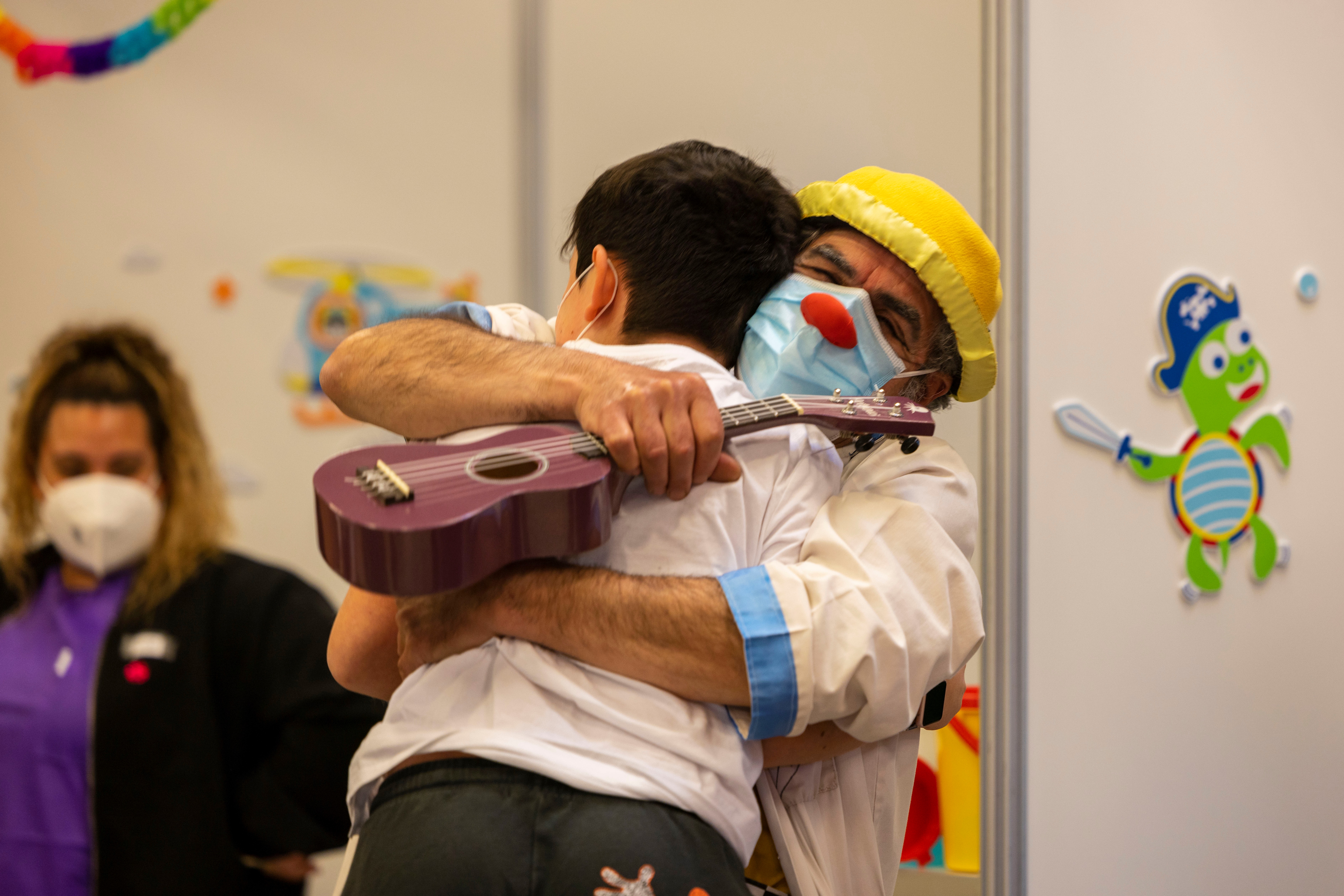 Clowns make vaccine easier for children in Mallorca