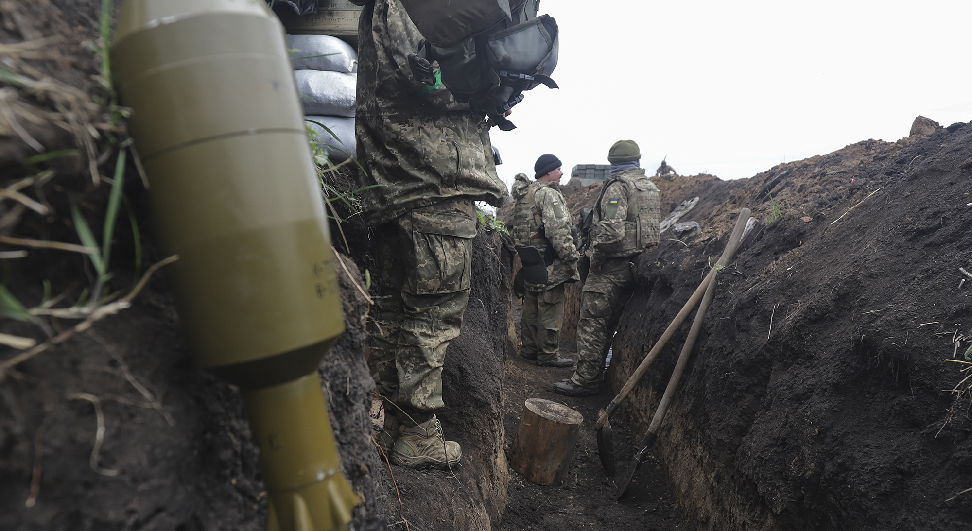 Biden, Johnson, Trudeau pledge artillery for Ukraine in battle against Russia