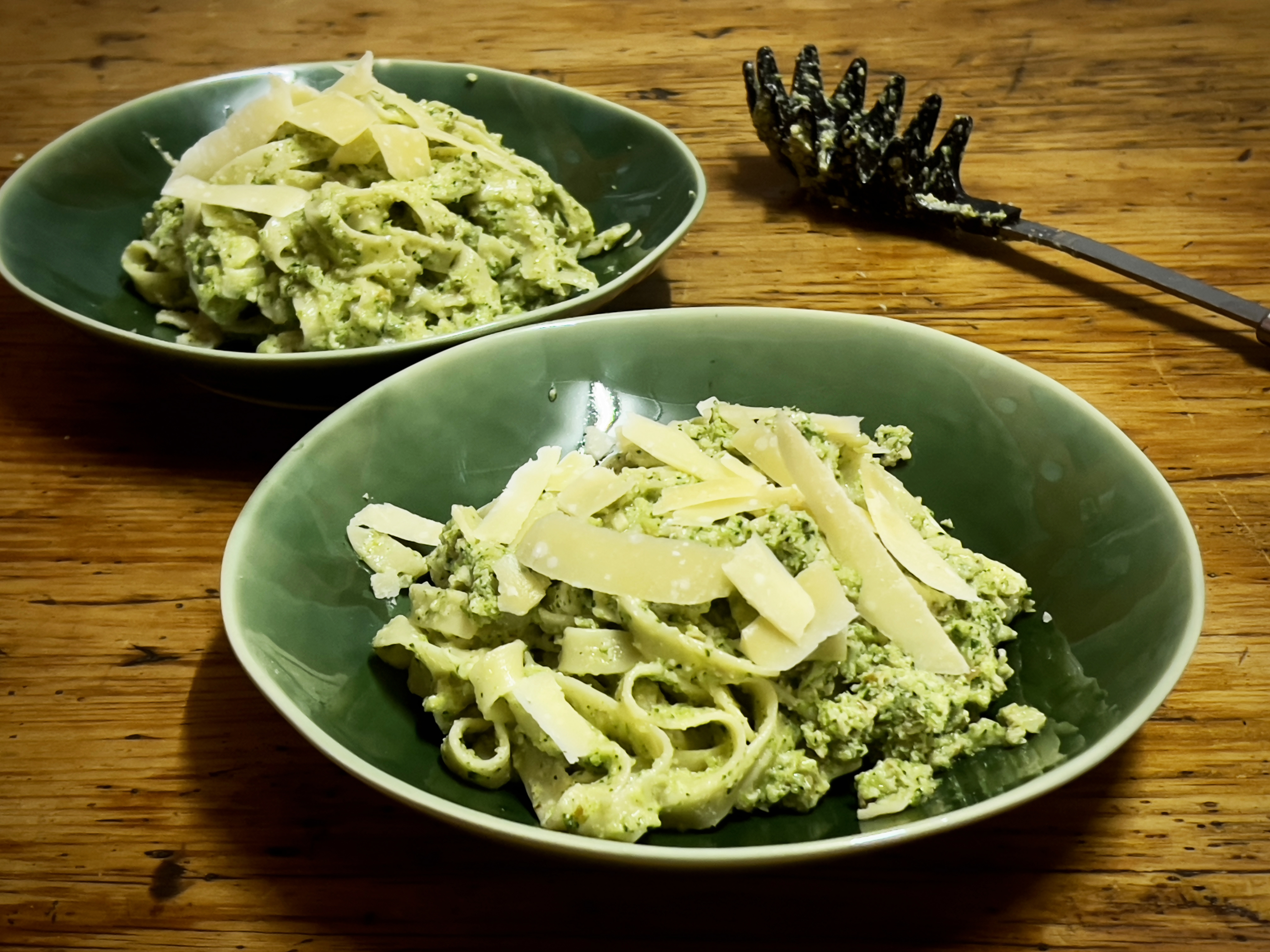 Broccoli and walnut pesto pasta sauce