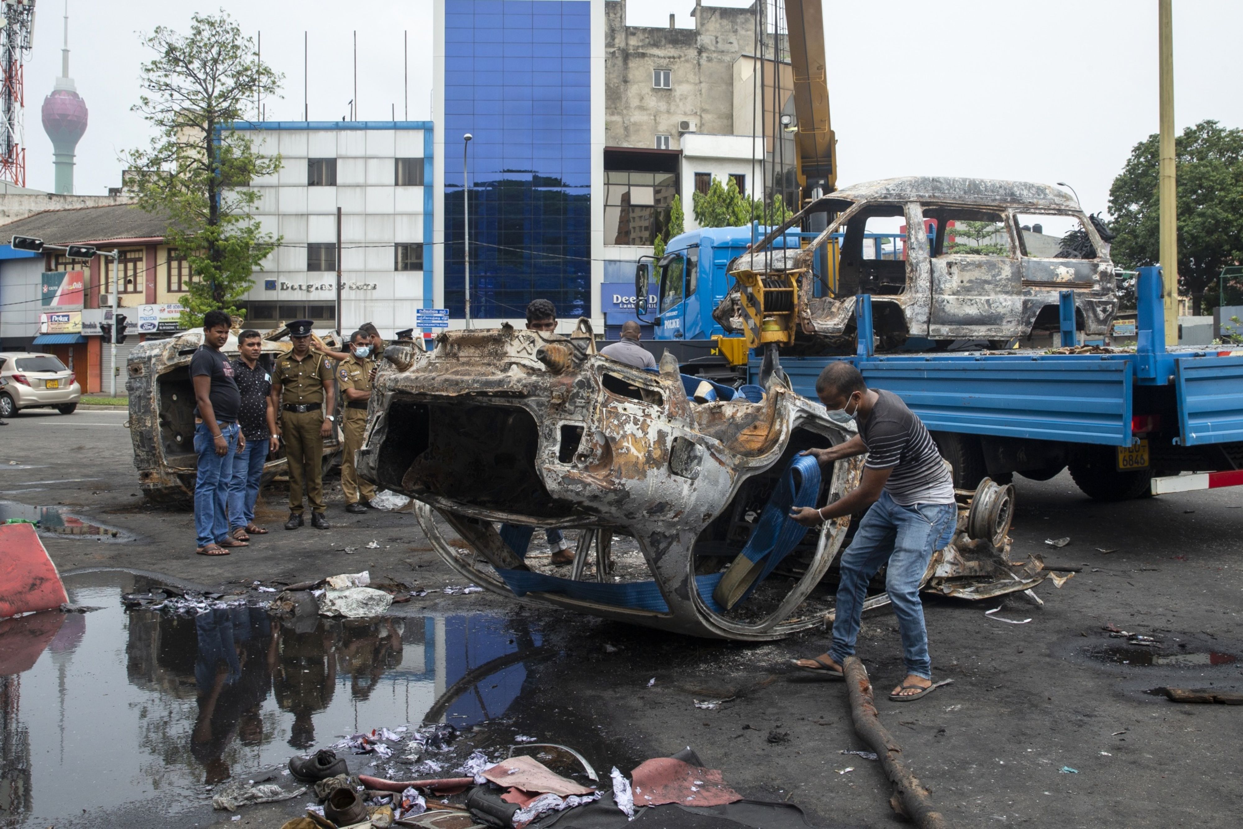 Food and fuel protests: Sri Lanka army ordered to shoot