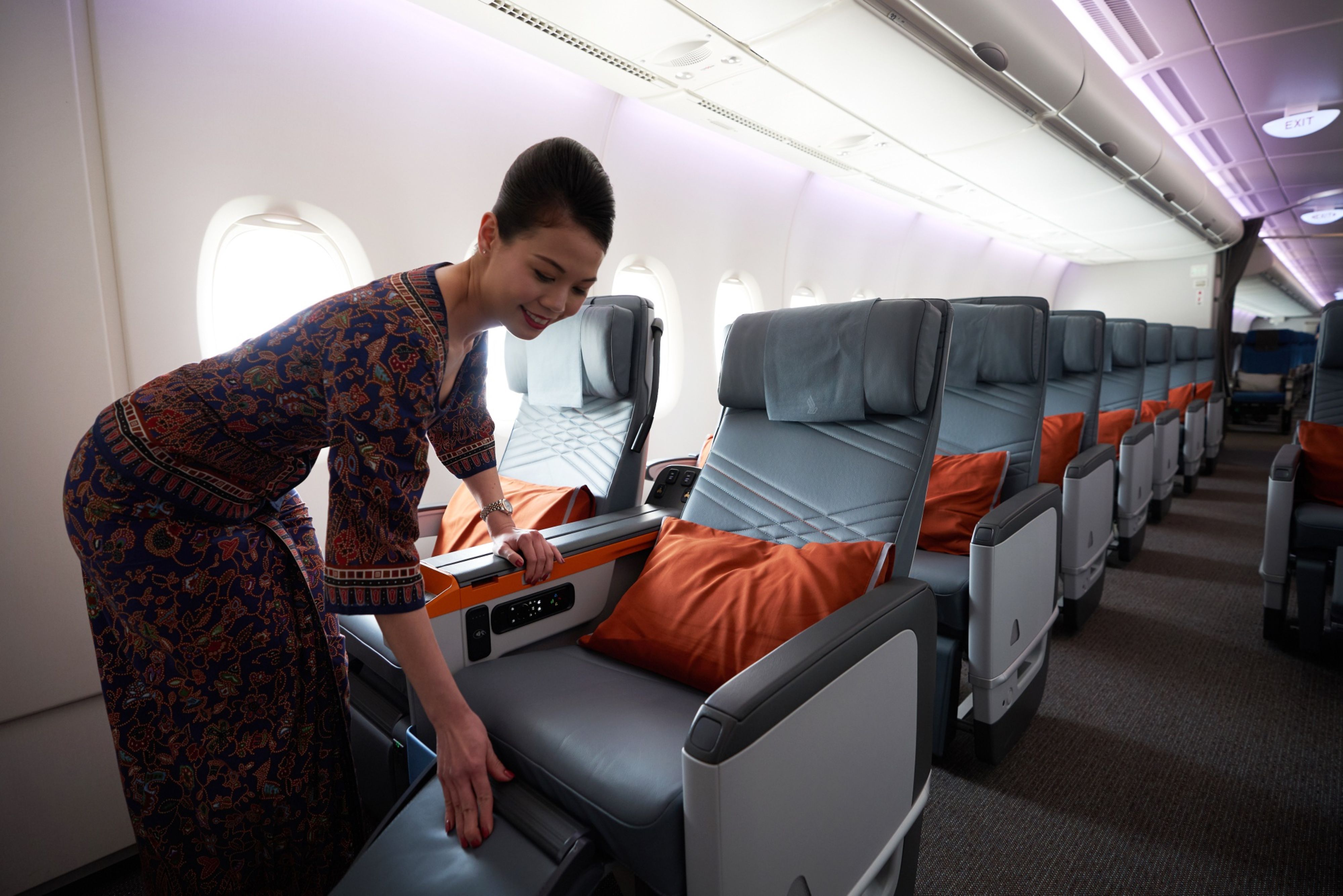 Singapore Airlines CEO Goh Choon Phong and Airbus COO Fabrice Bregier Unveil  SE A380 with Refitted Cabins