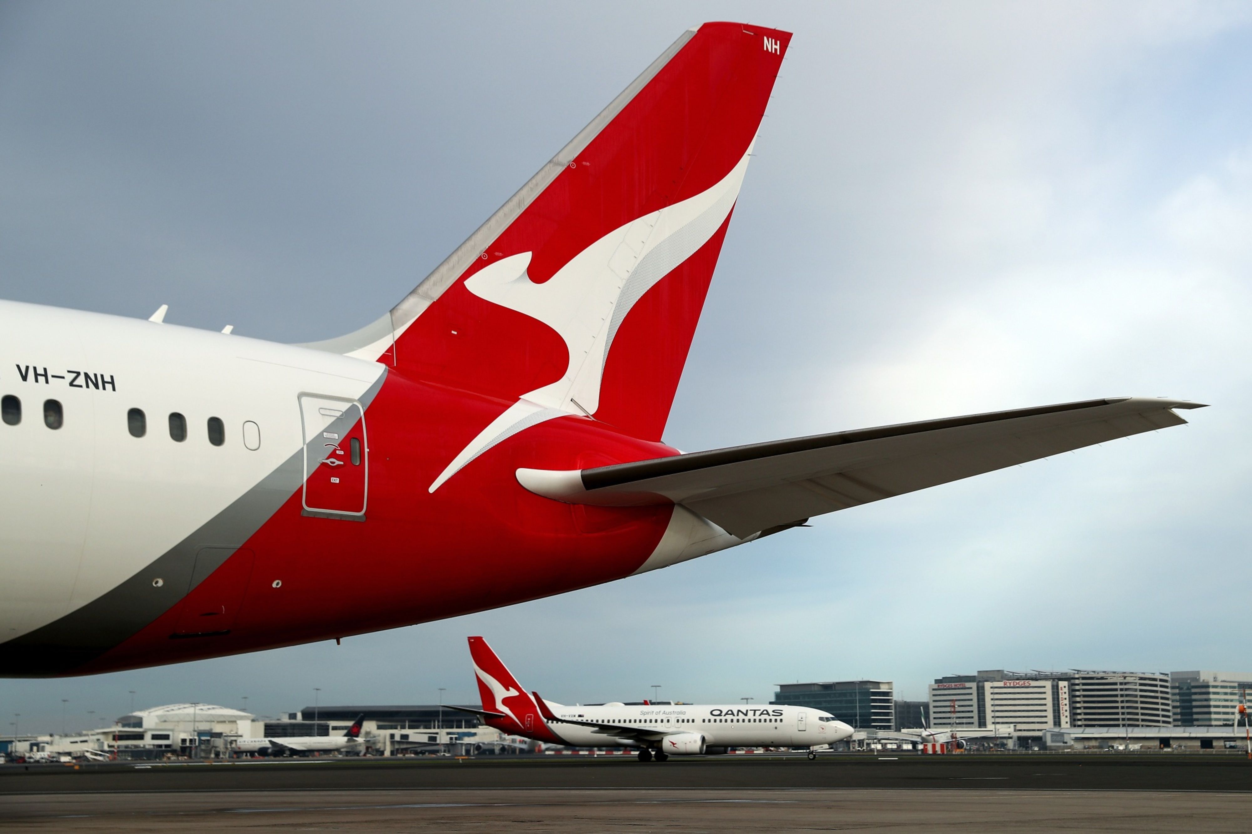 Qantas CEO steps down early after horror final weeks