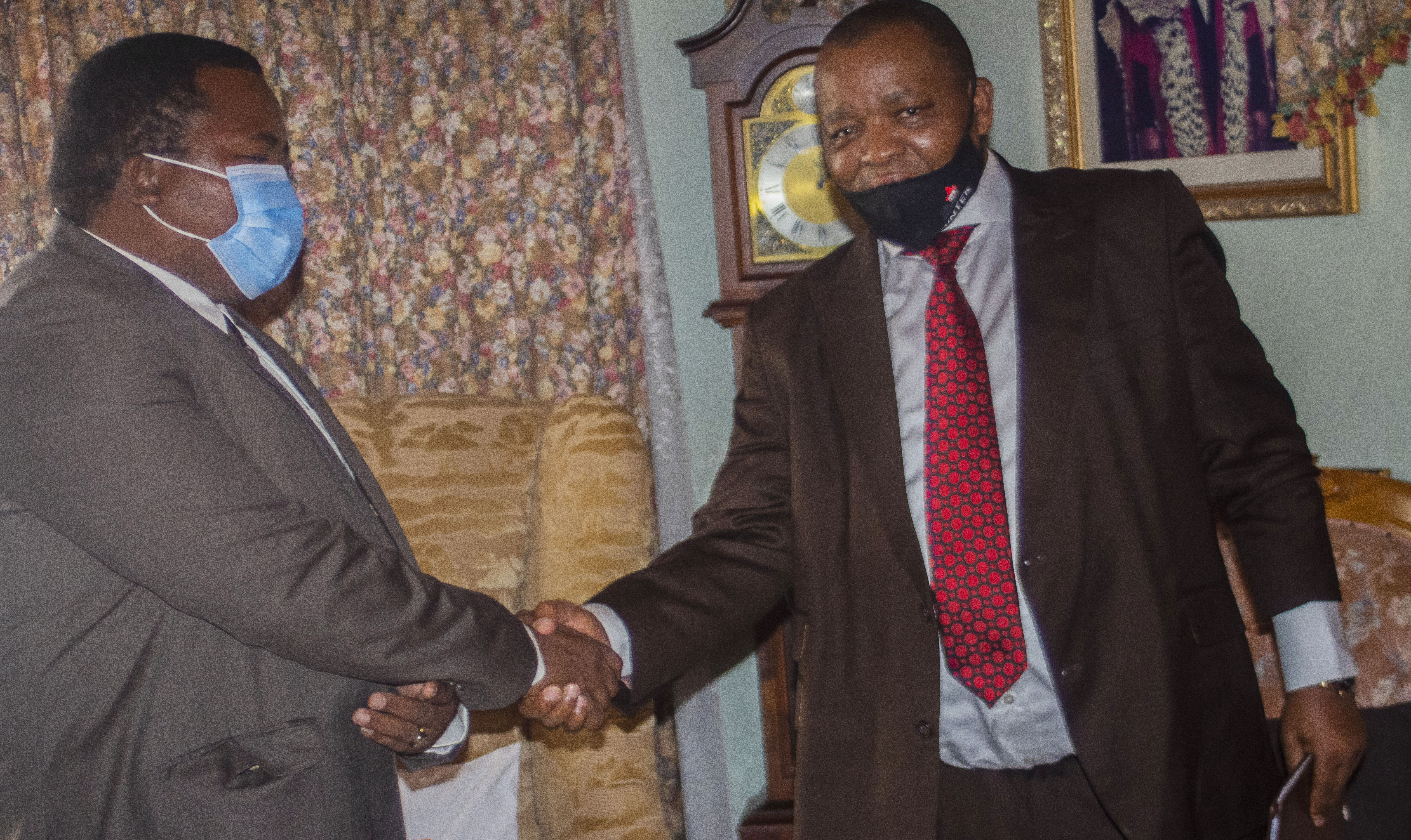 Traditional leaders give Wild Coast seismic survey (and Mantashe) a king-size boost