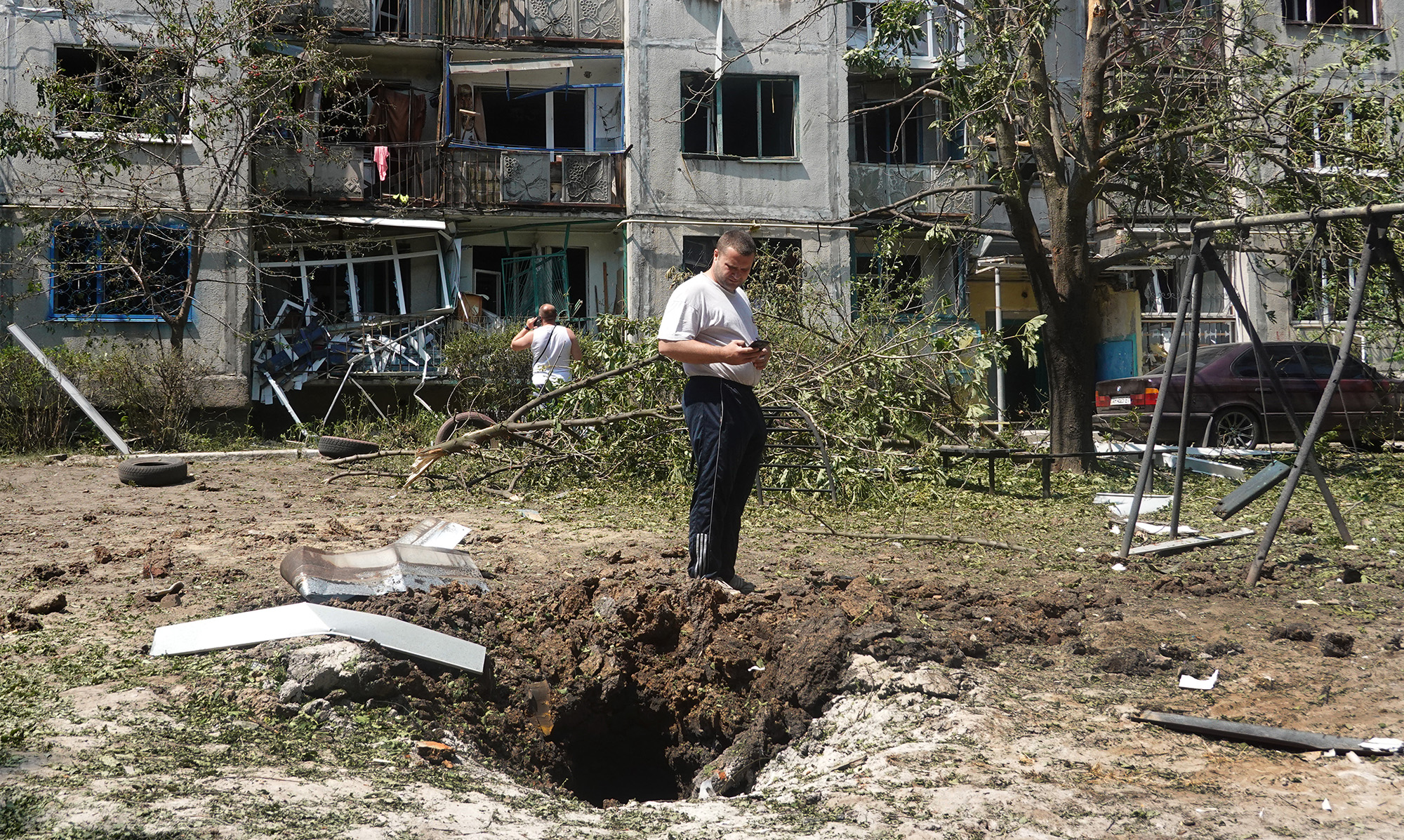 Russia controls ‘80% of Severodonetsk’; Nato will come to Sweden’s defence if attacked