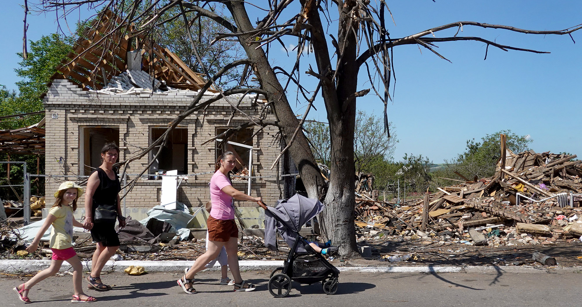 Russia reports missile strikes on Ukrainian military commanders; Ukraine warns on harvest