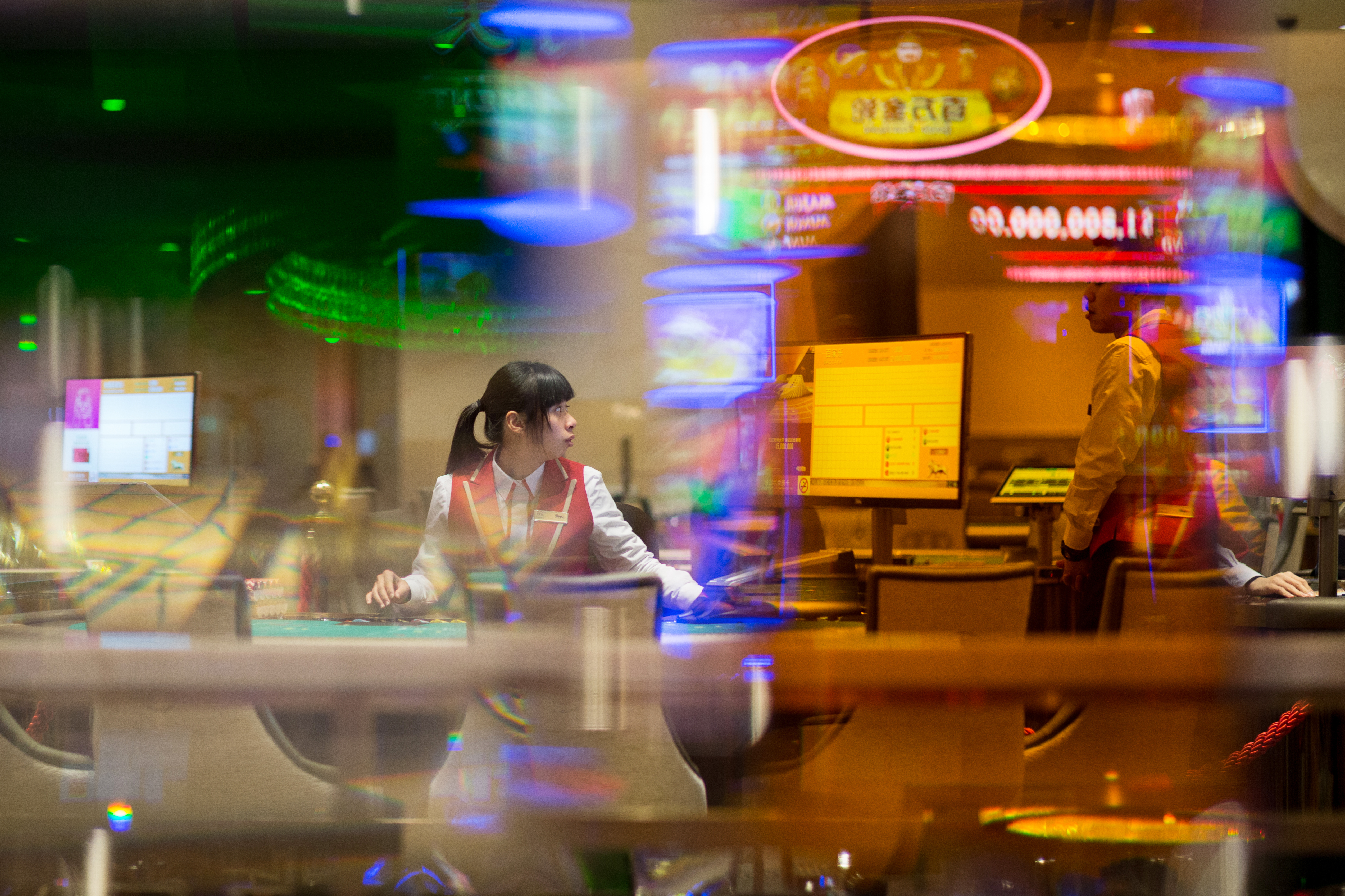 Macau closes casinos due to coronavirus