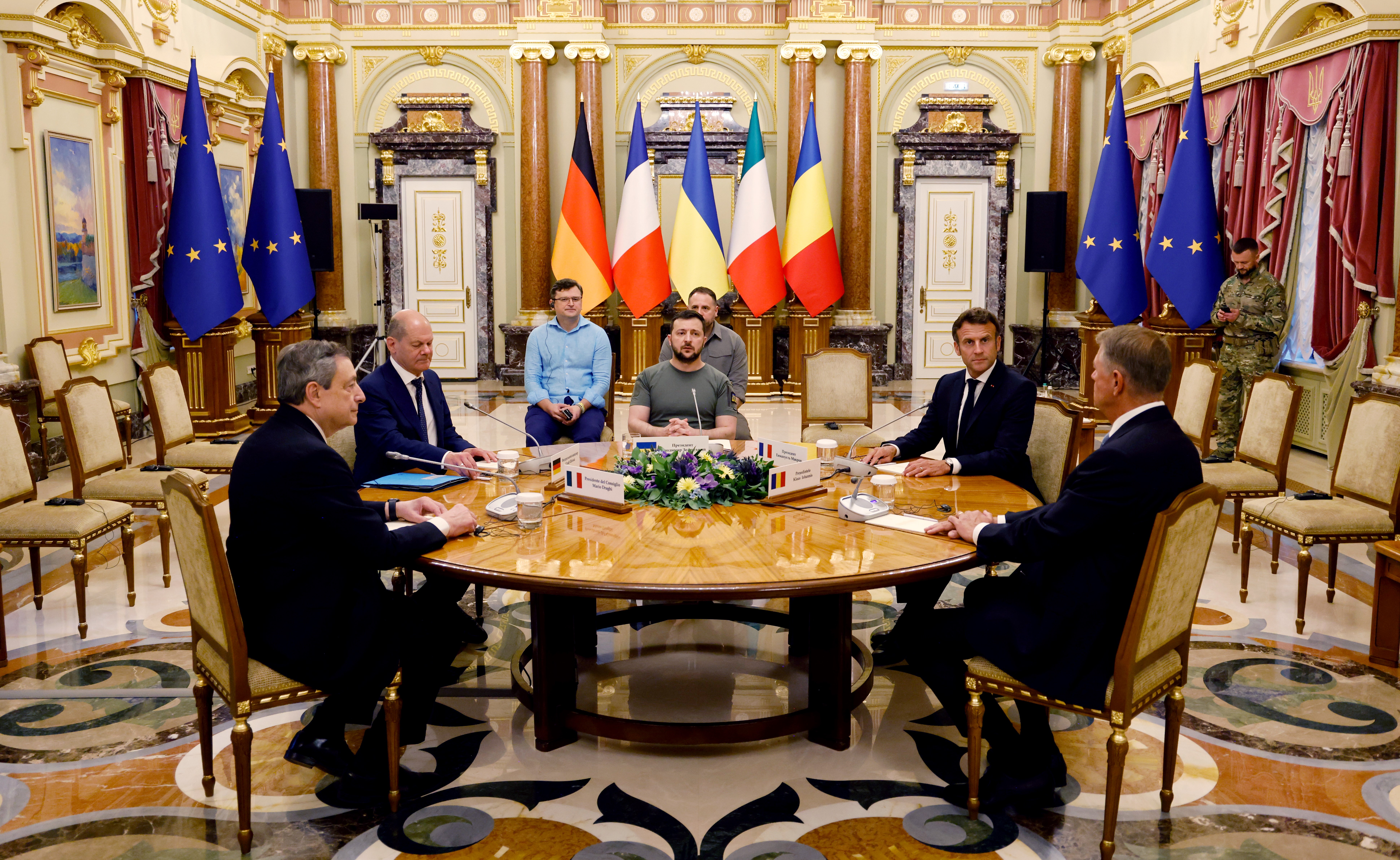 European leaders back EU candidate status after talks with Zelensky; Moscow tightens gas flows