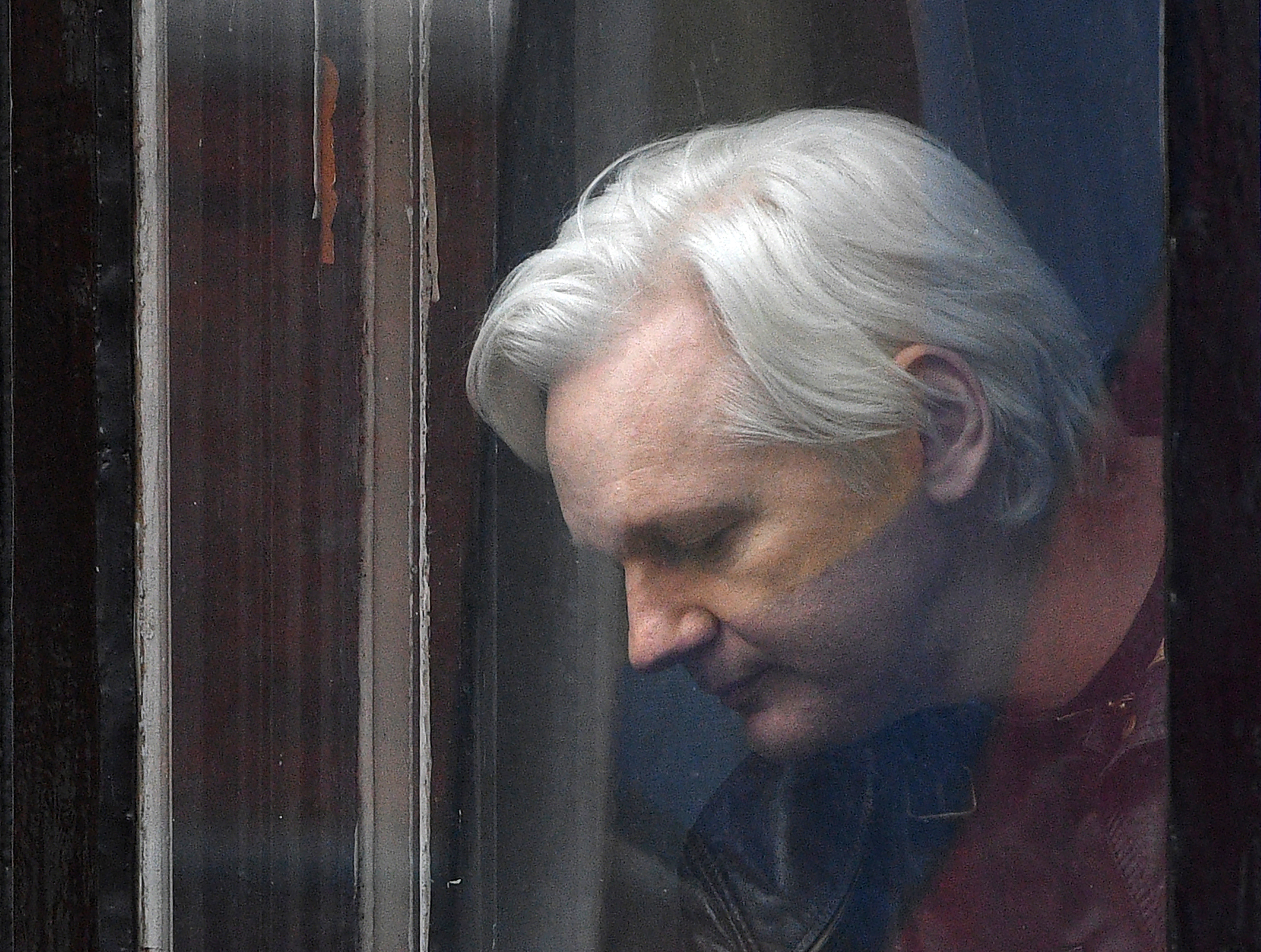 UK gives go-ahead to U.S. extradition of WikiLeaks' founder Julian Assange