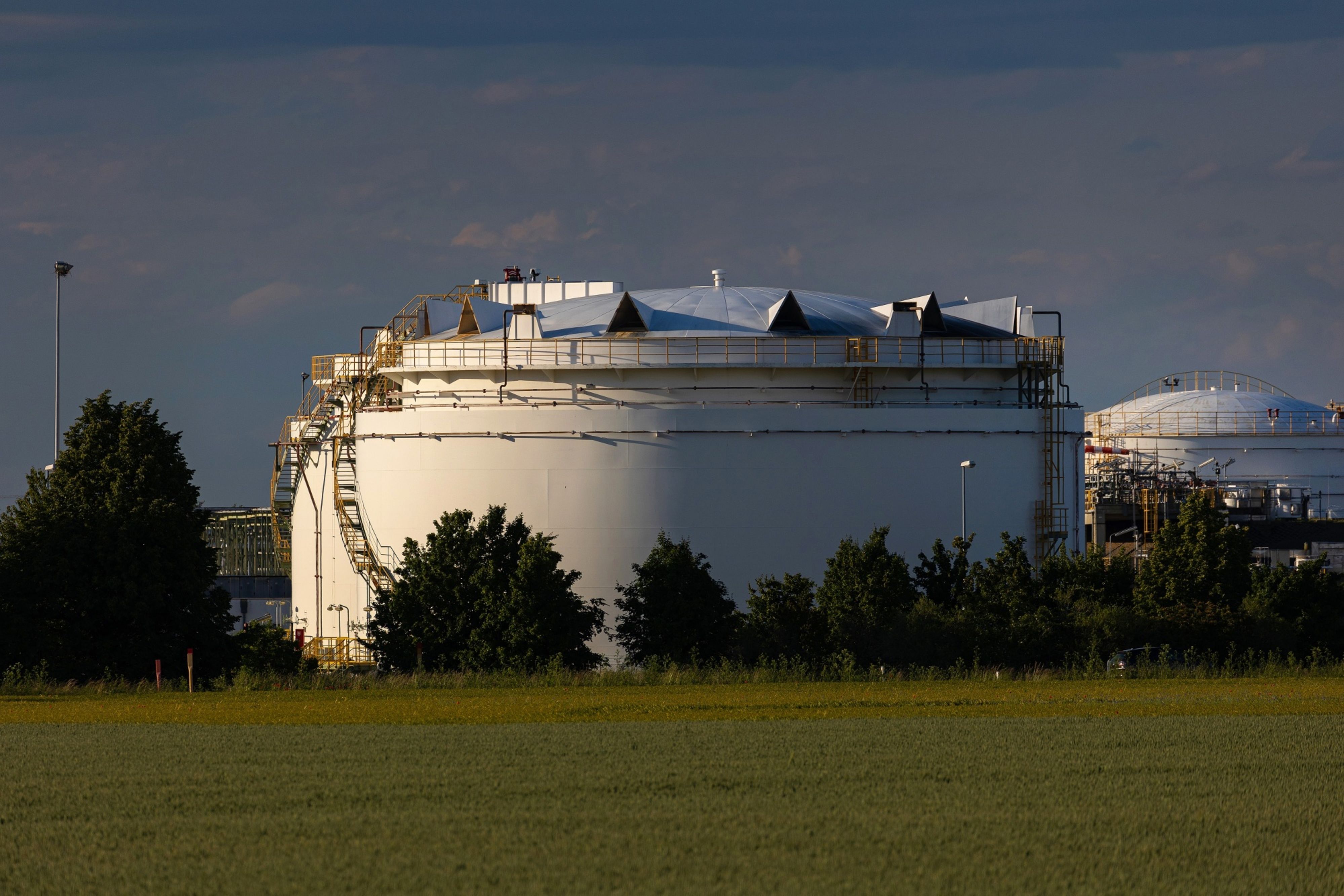 TotalEnergies SE Leuna Oil Refinery to Cease Importing Russian Crude By Year-End