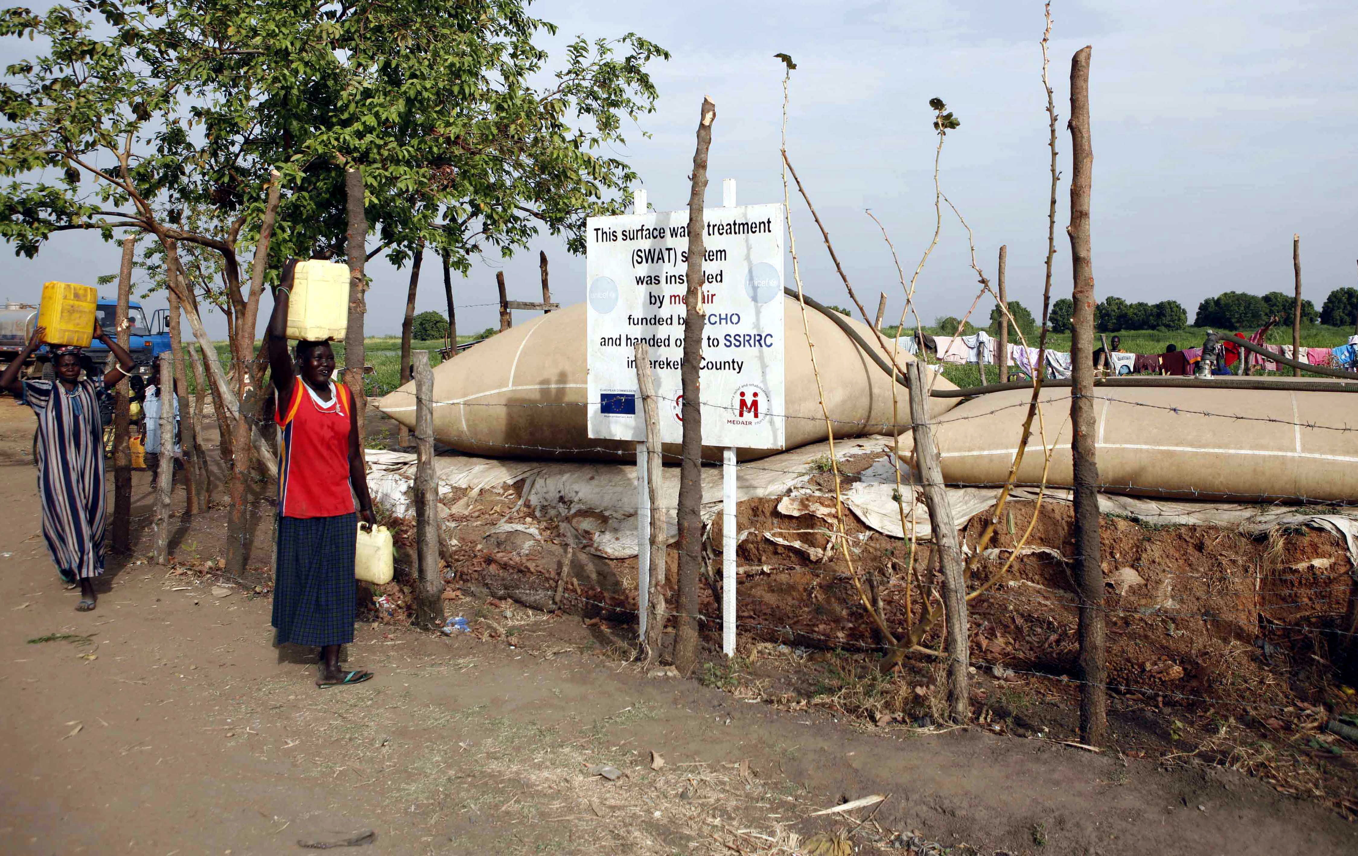 South Sudanese people's life by White Nile