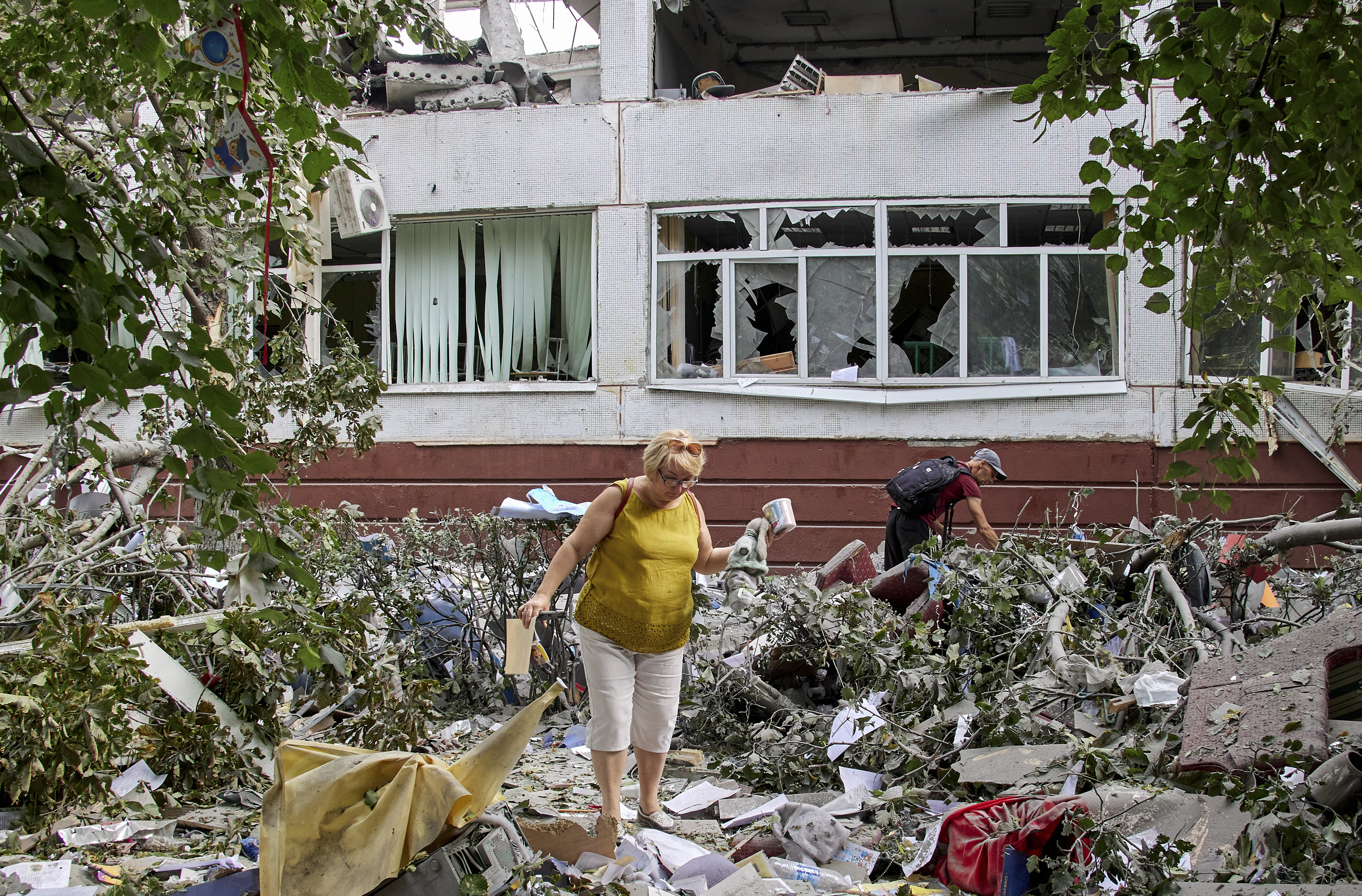 Dozens feared trapped after Russian strike on Ukraine apartment building