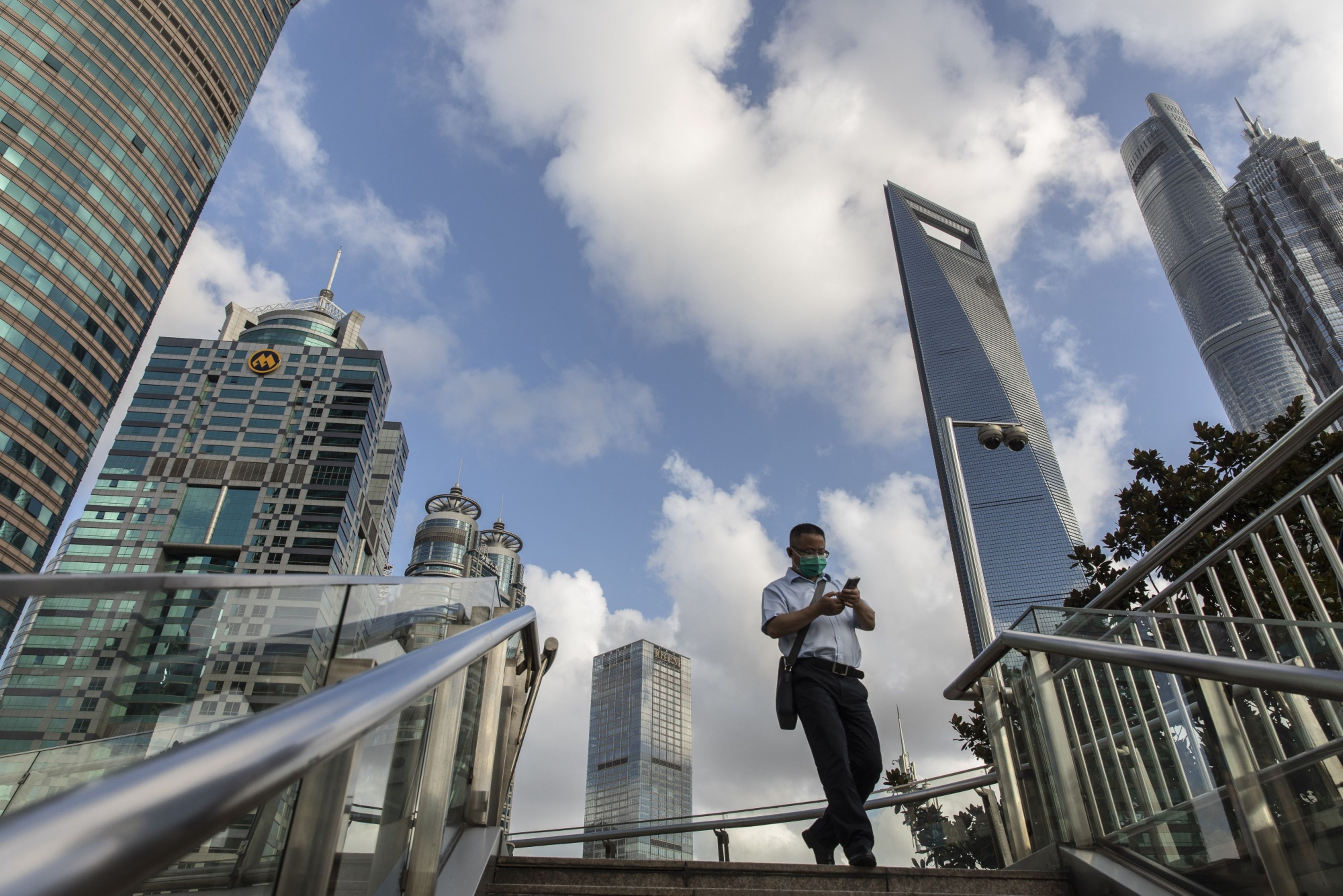 US Futures Drop as Optimism Over Fed Minutes Wanes: Markets Wrap