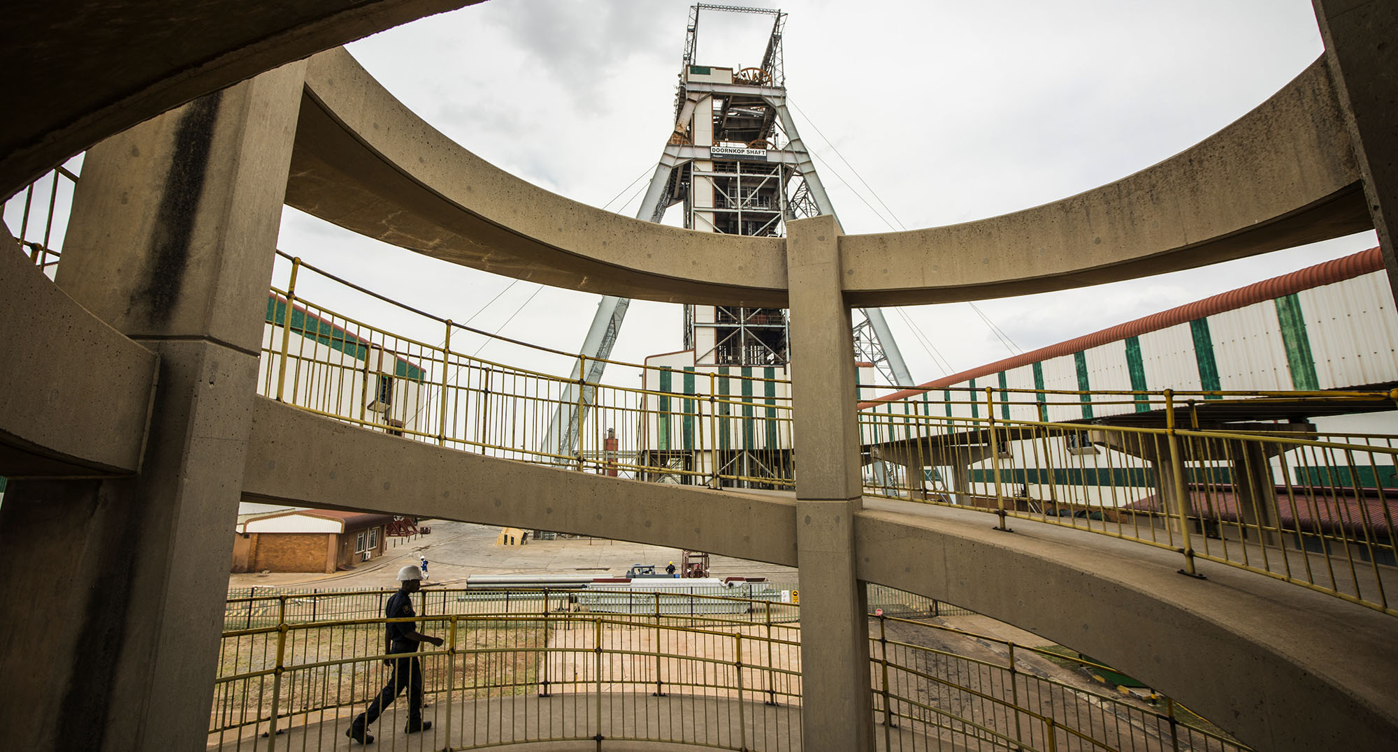 Harmony’s earnings surge but share price tanks on dividend disappointment, CEO to retire 