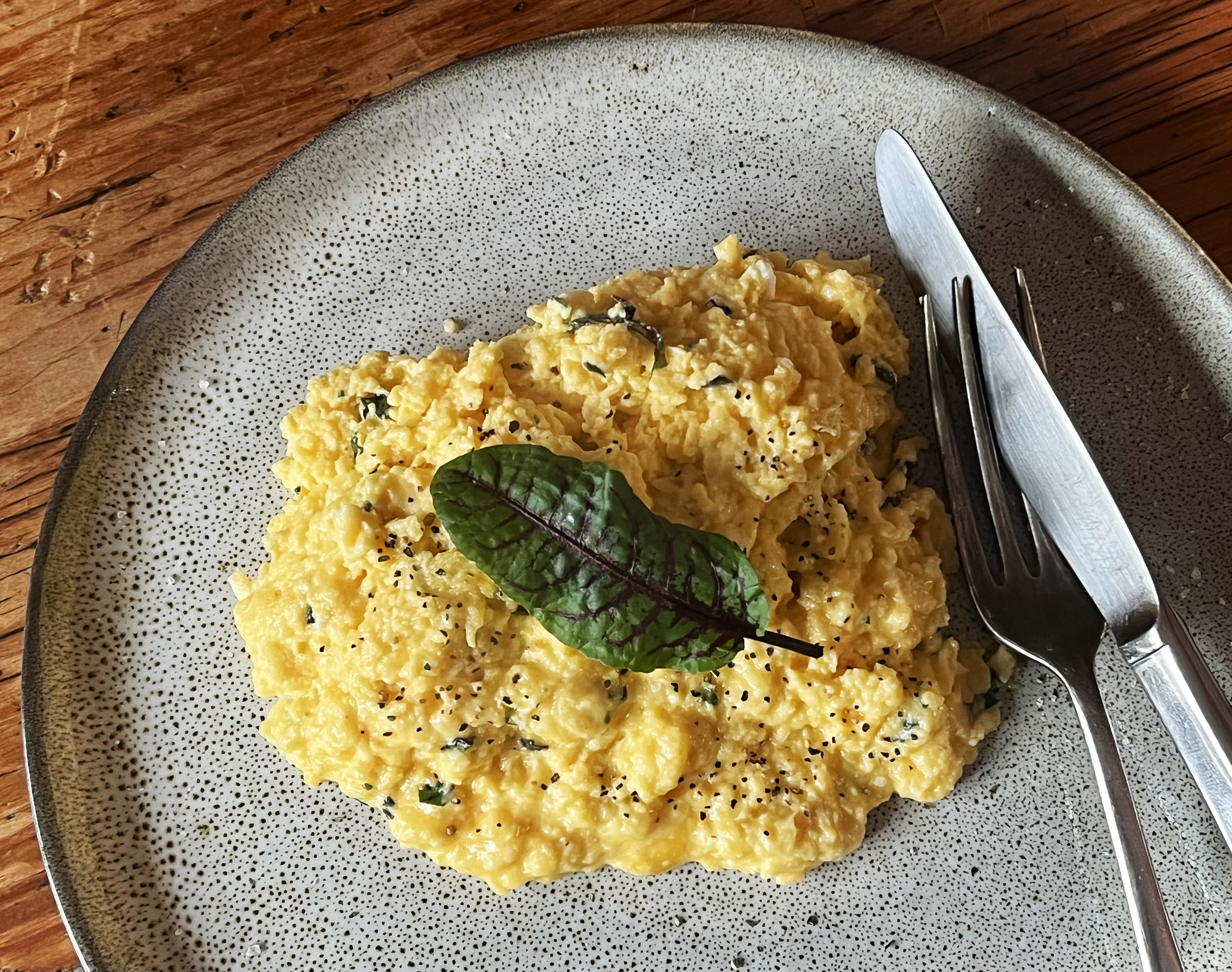 Lekker Brekker Monday: Cheesy scrambled eggs
