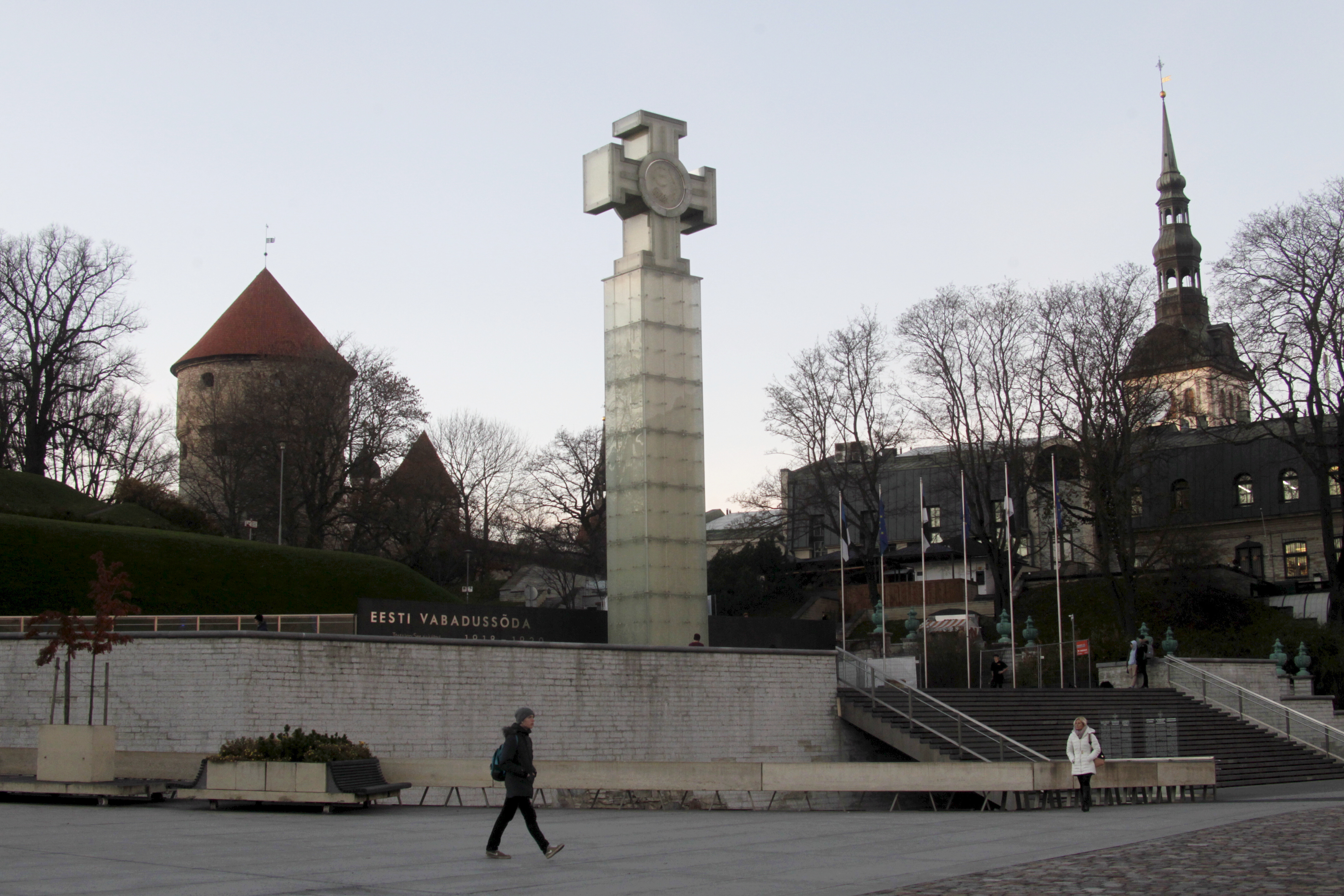 Estonia says it repelled major cyber attack after removing Soviet monuments