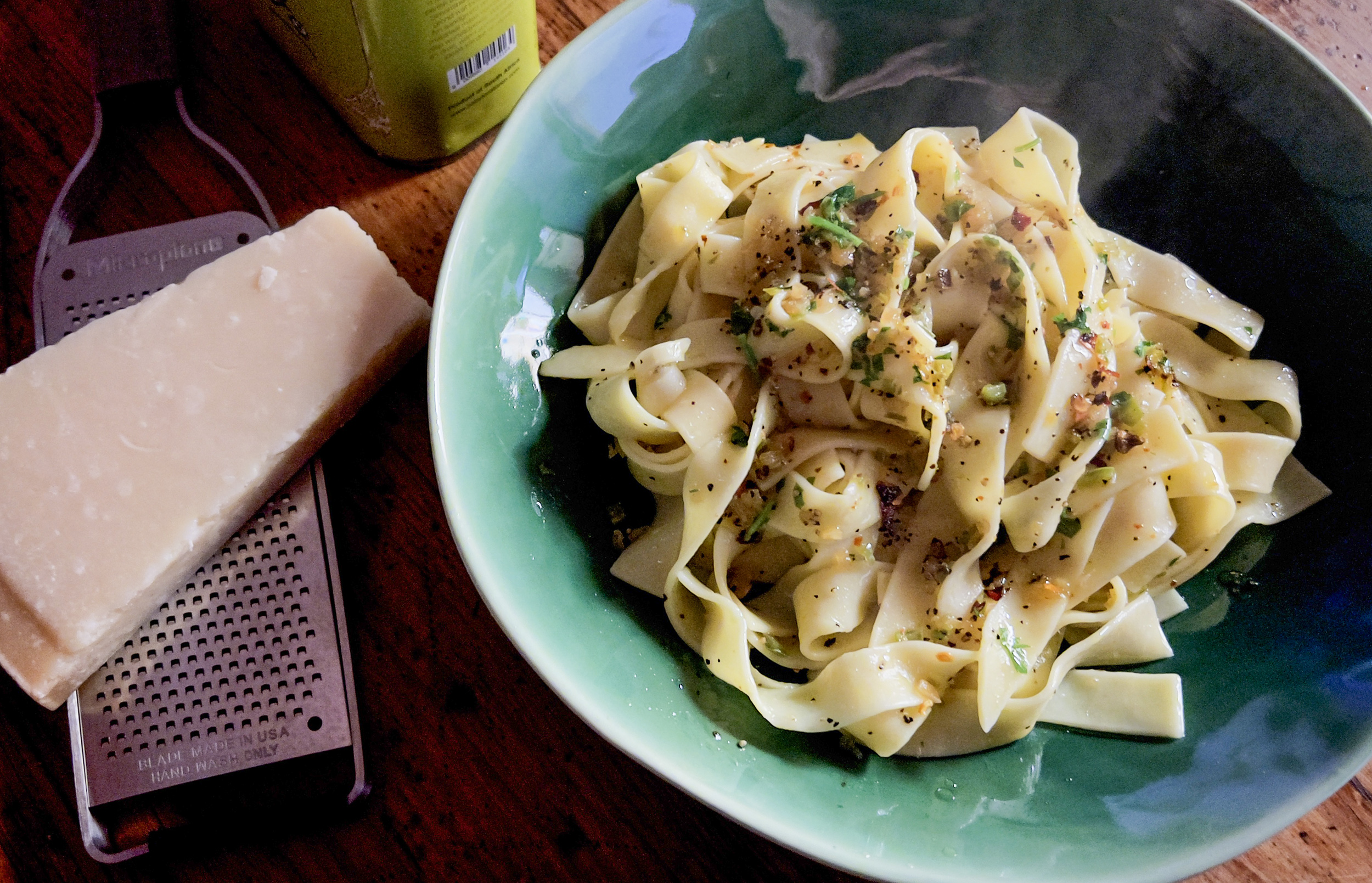 The classic Italian pasta dish, tagliatelle aglio e olio e peperoncino