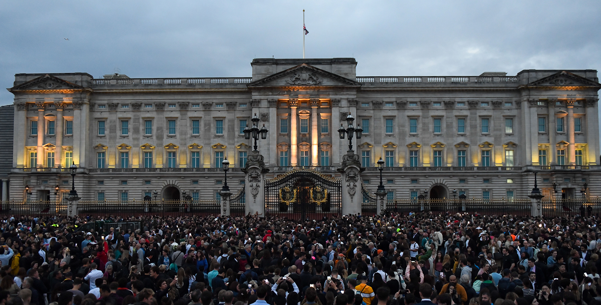 The queen is dead — keep calm and pour another pint