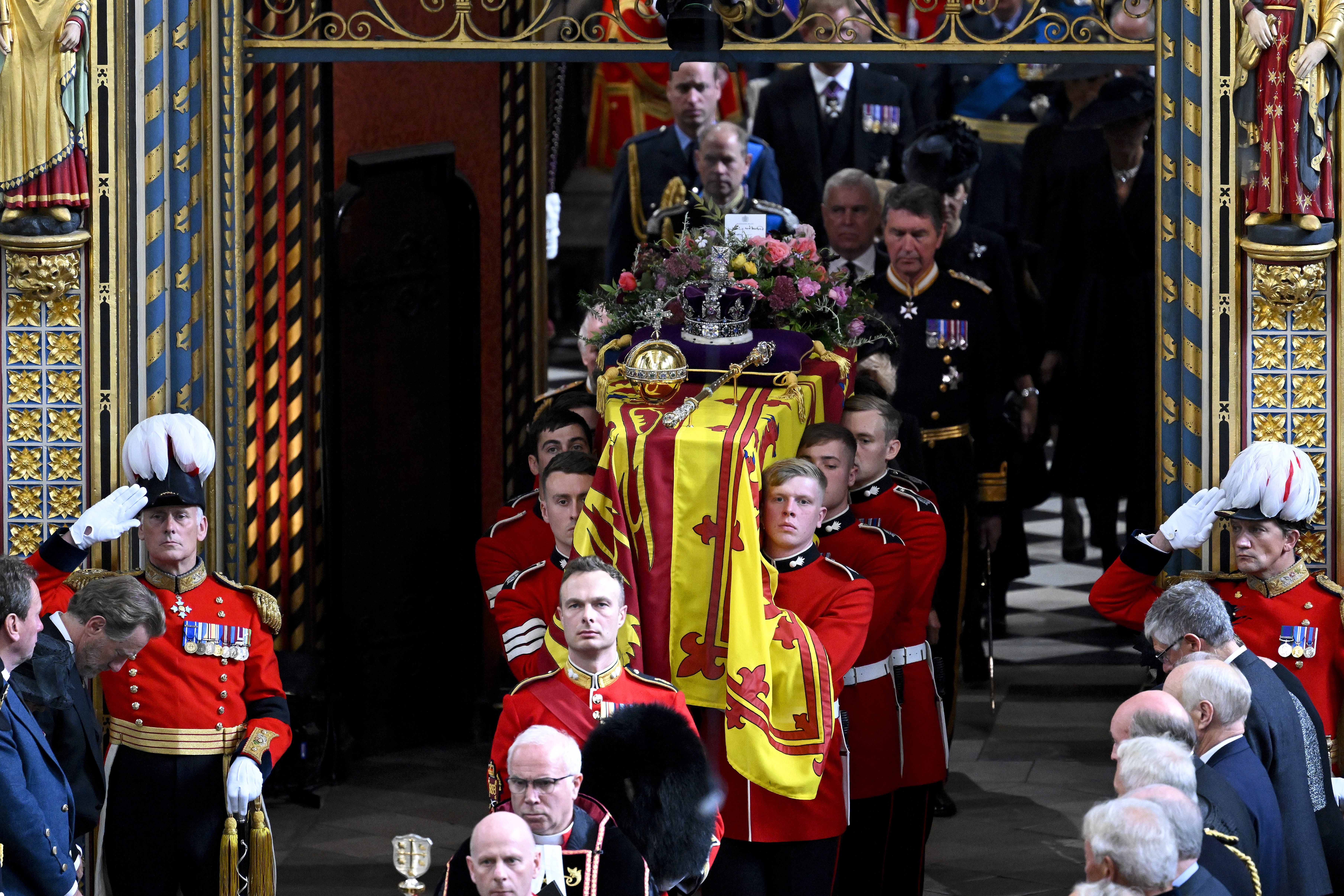 Queen Elizabeth's coffin starts journey to final resting place