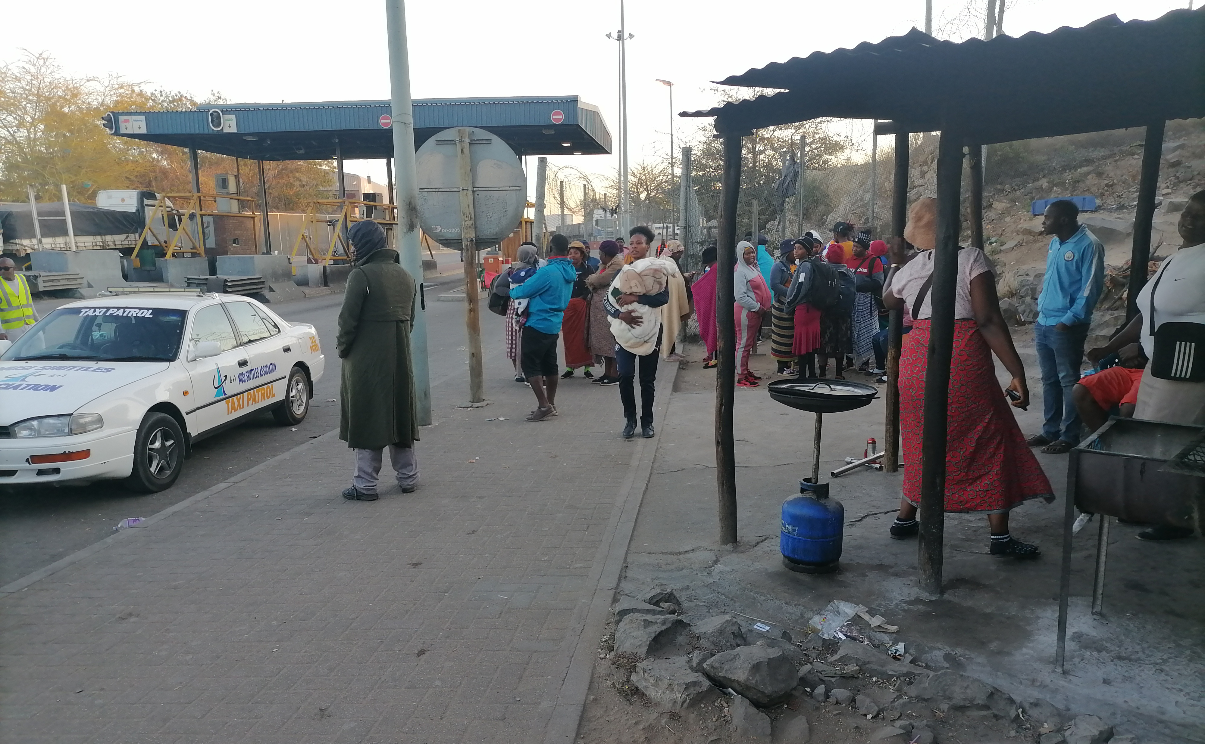 Zimbabweans trying to exit SA turned back by armed guards at Beitbridge border