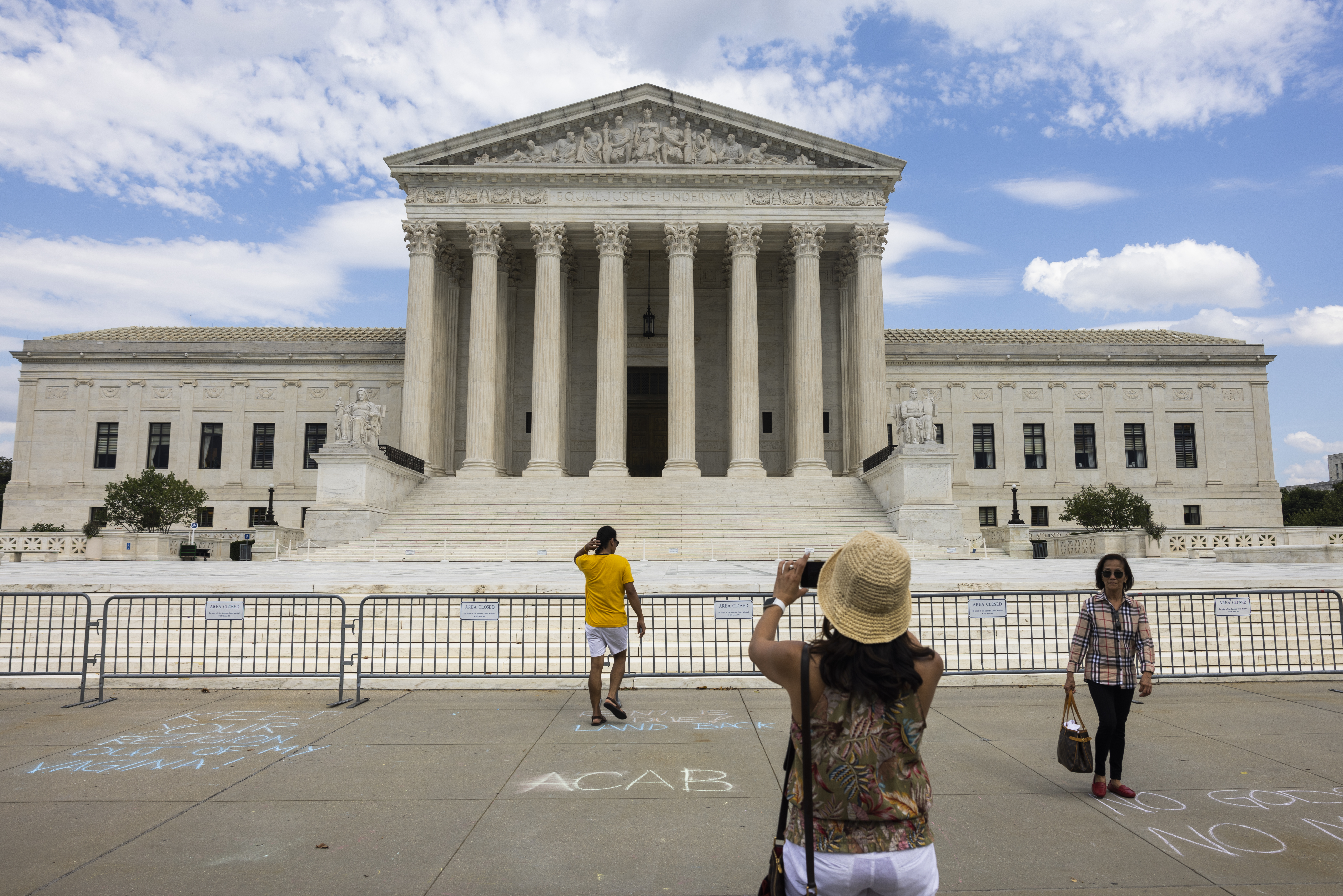 Fencing removed from Supreme Court