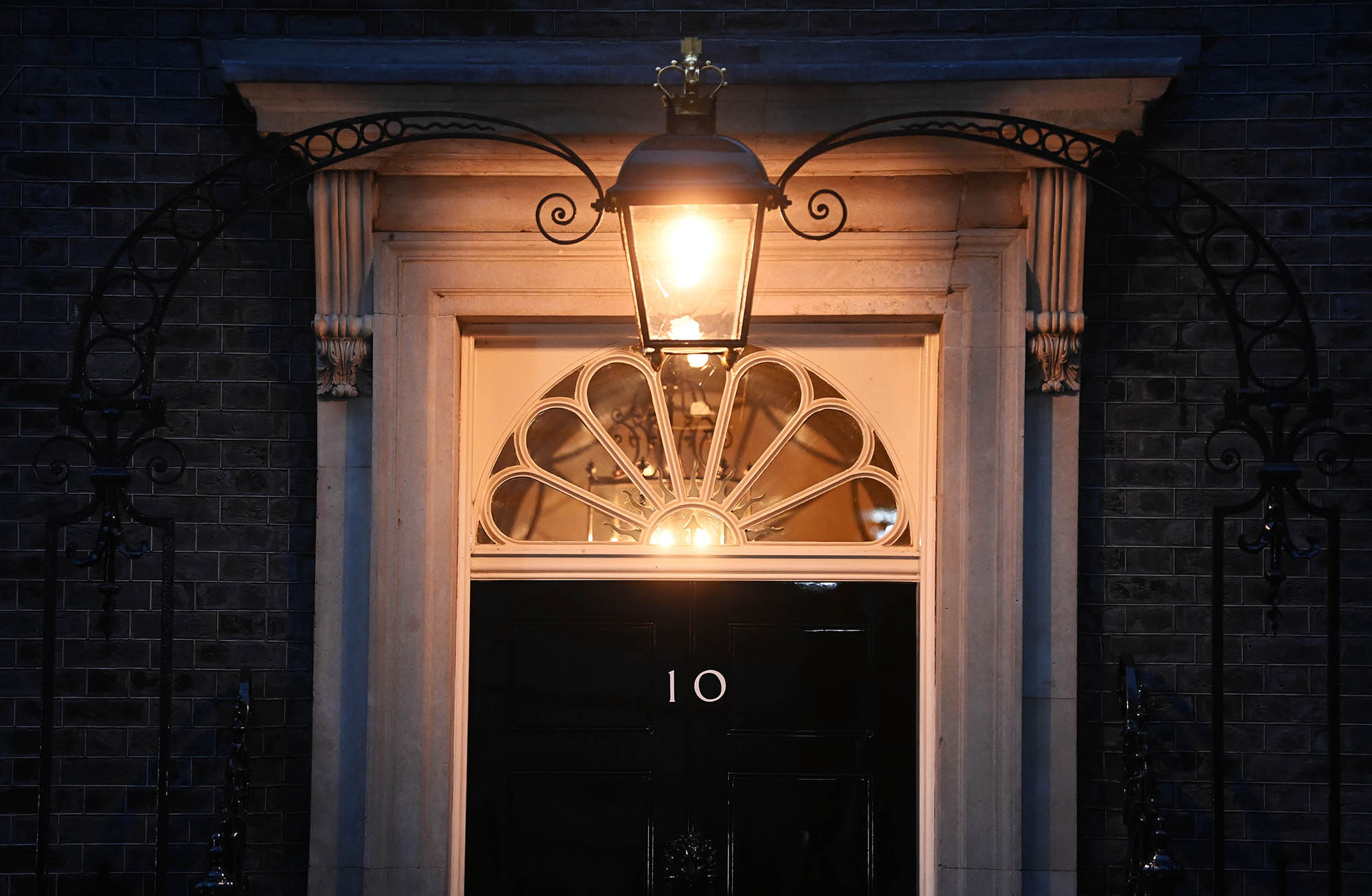 New UK premier may be decided on Monday after Tories set contest rules