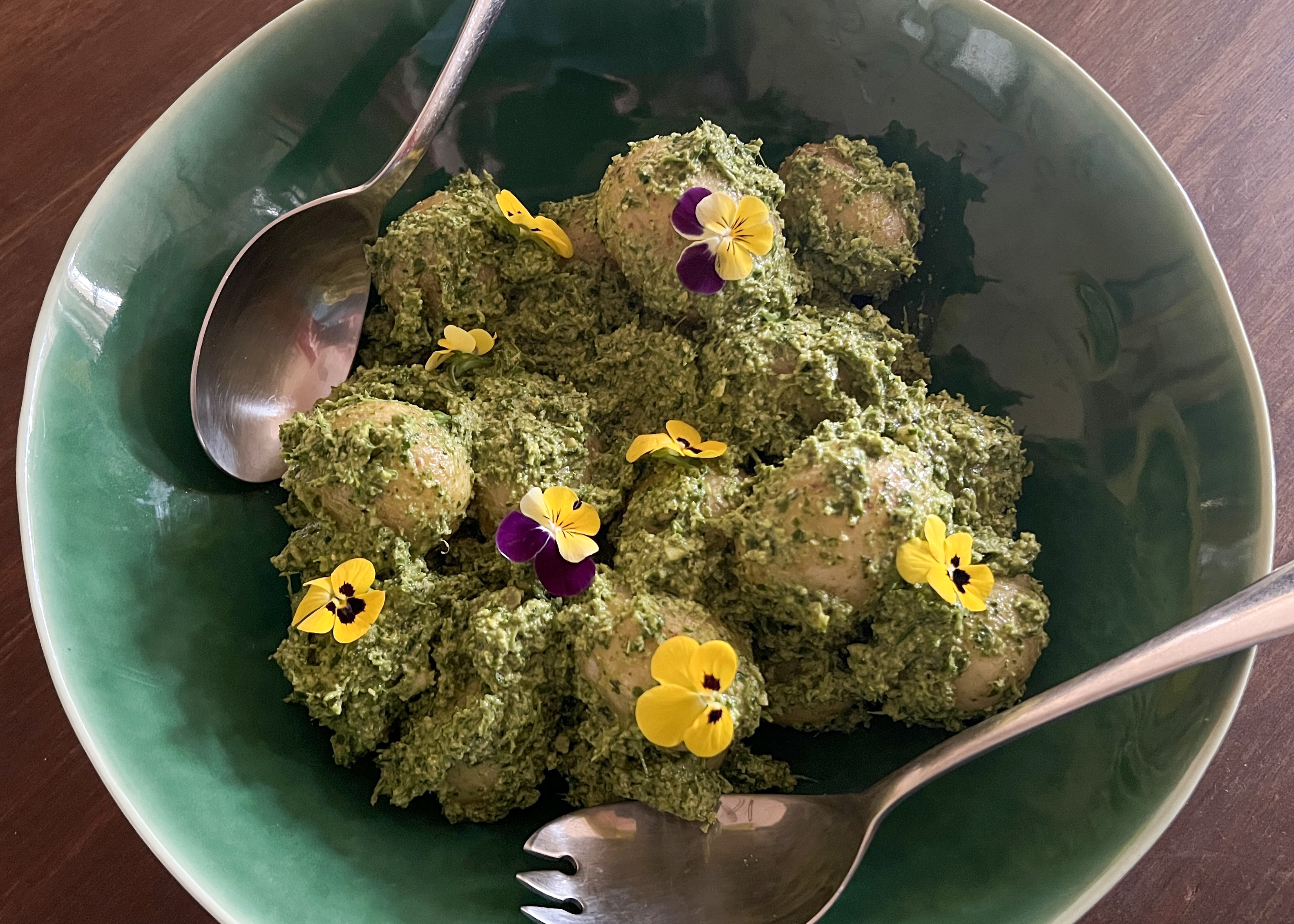 Pesto potato salad — look ma, no mayo!