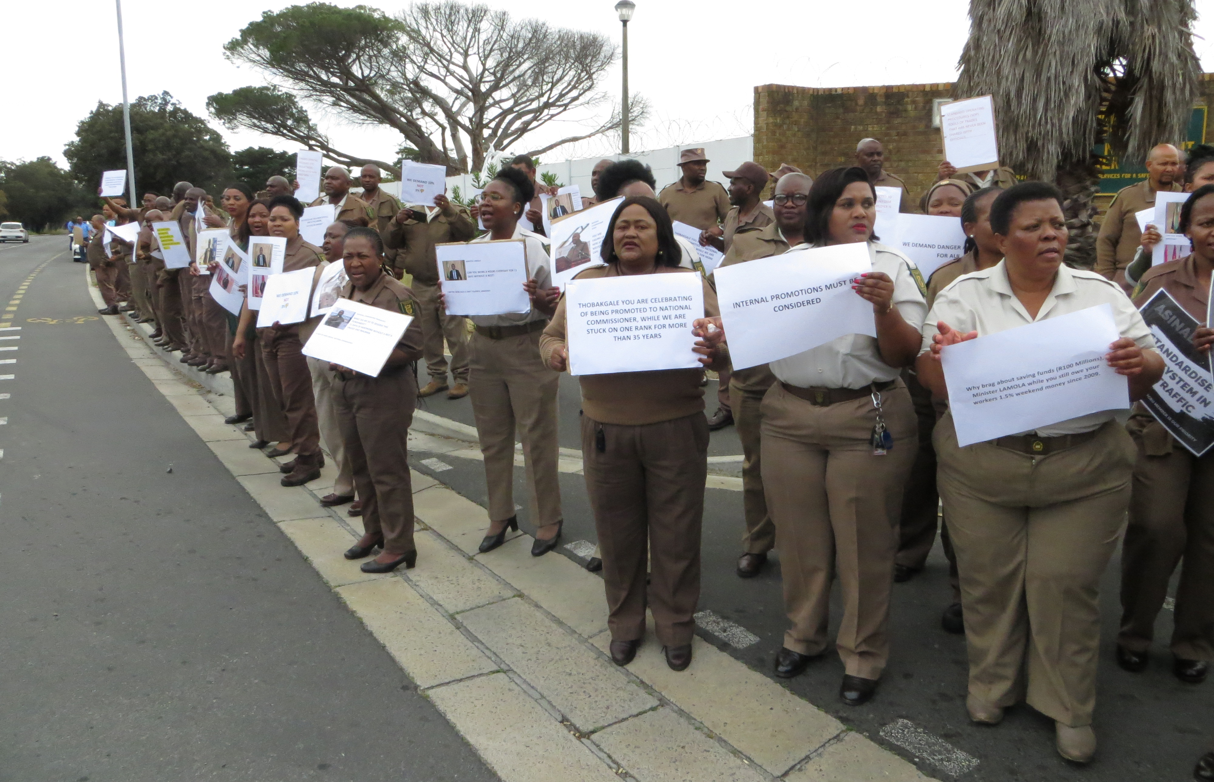 Wardens picket at Pollsmoor prison demanding higher wages, better working conditions